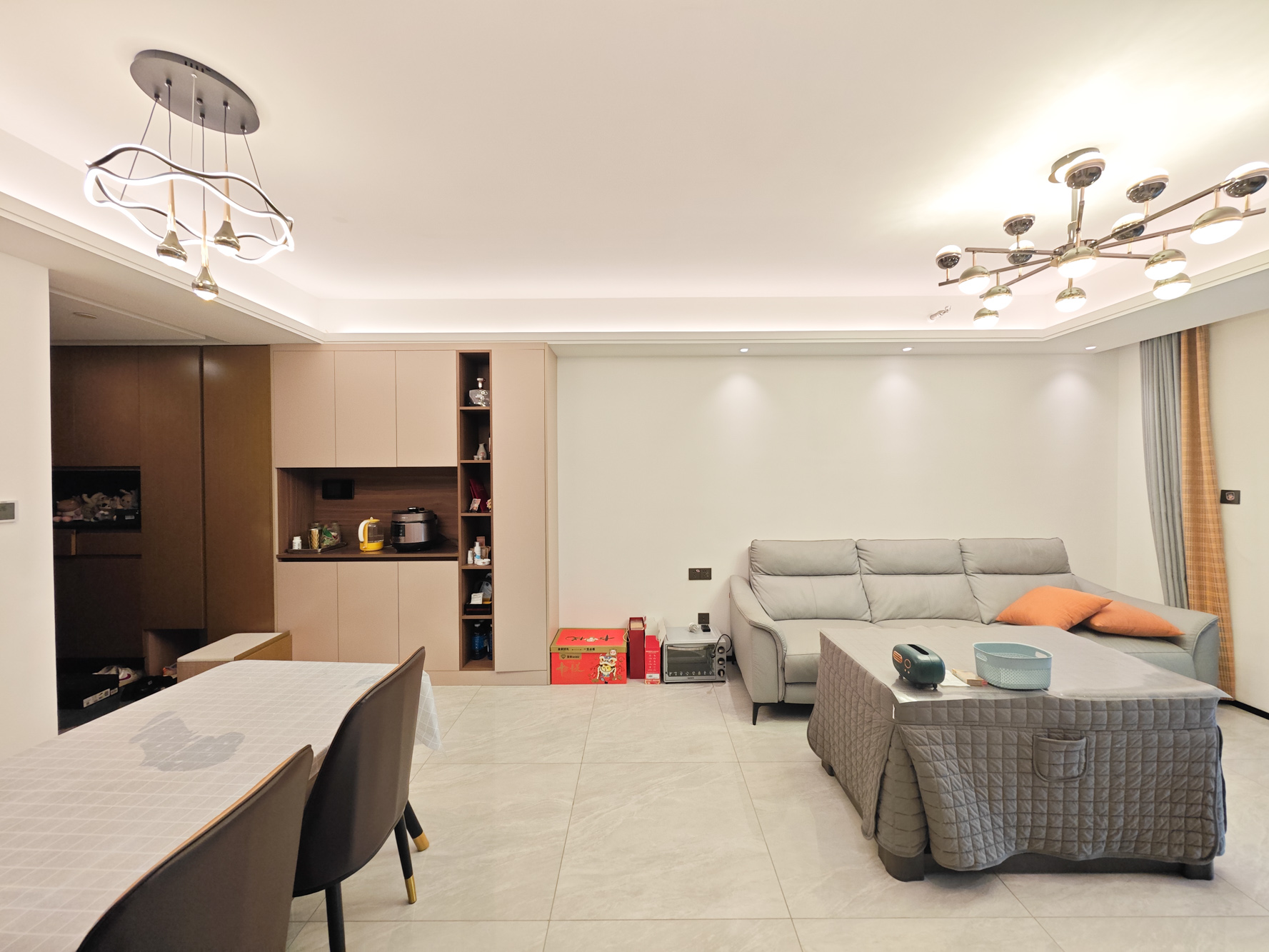 万科魅力之城天阔里  3室2厅2卫    125.0万客厅