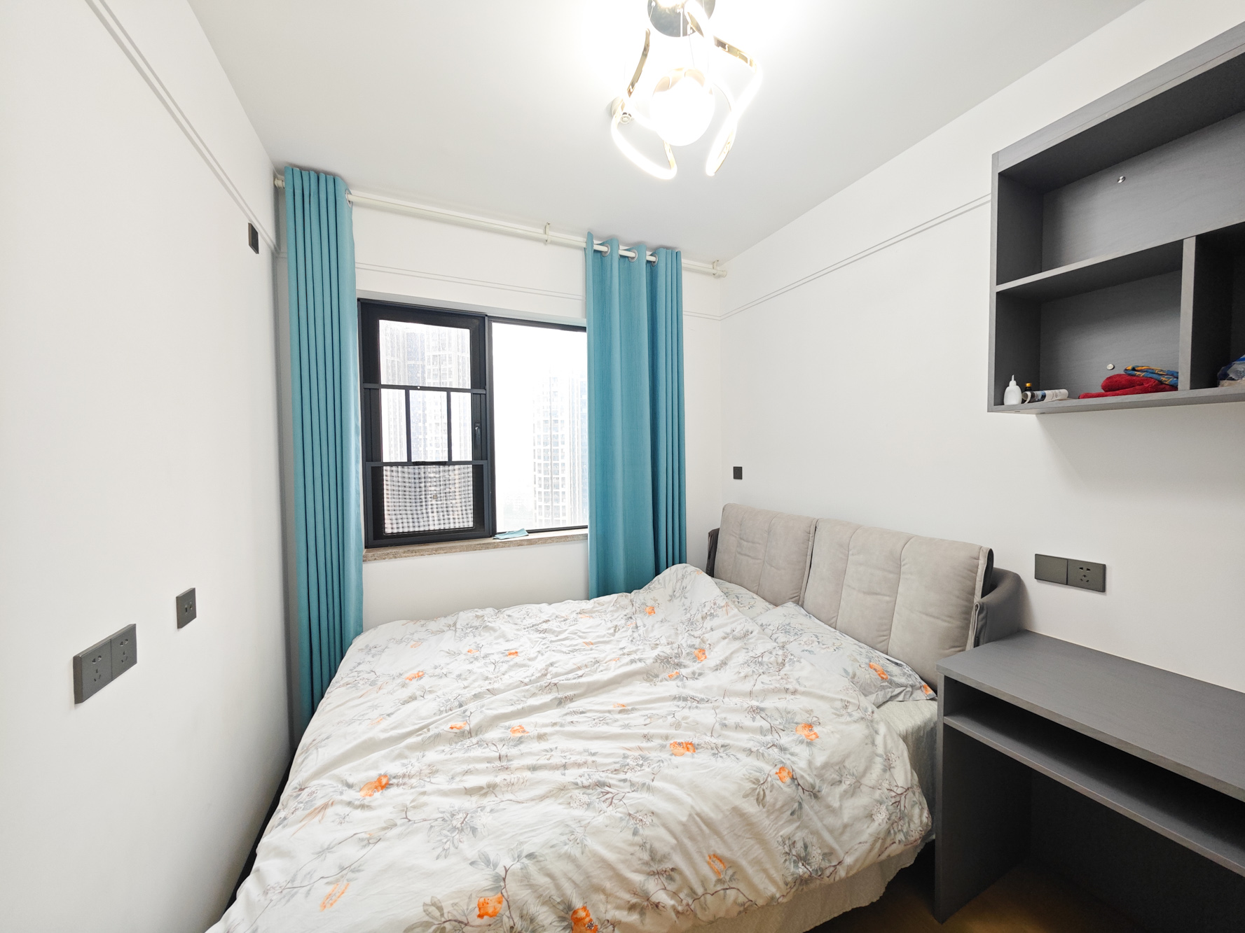 万科魅力之城天阔里  3室2厅2卫    125.0万卧室