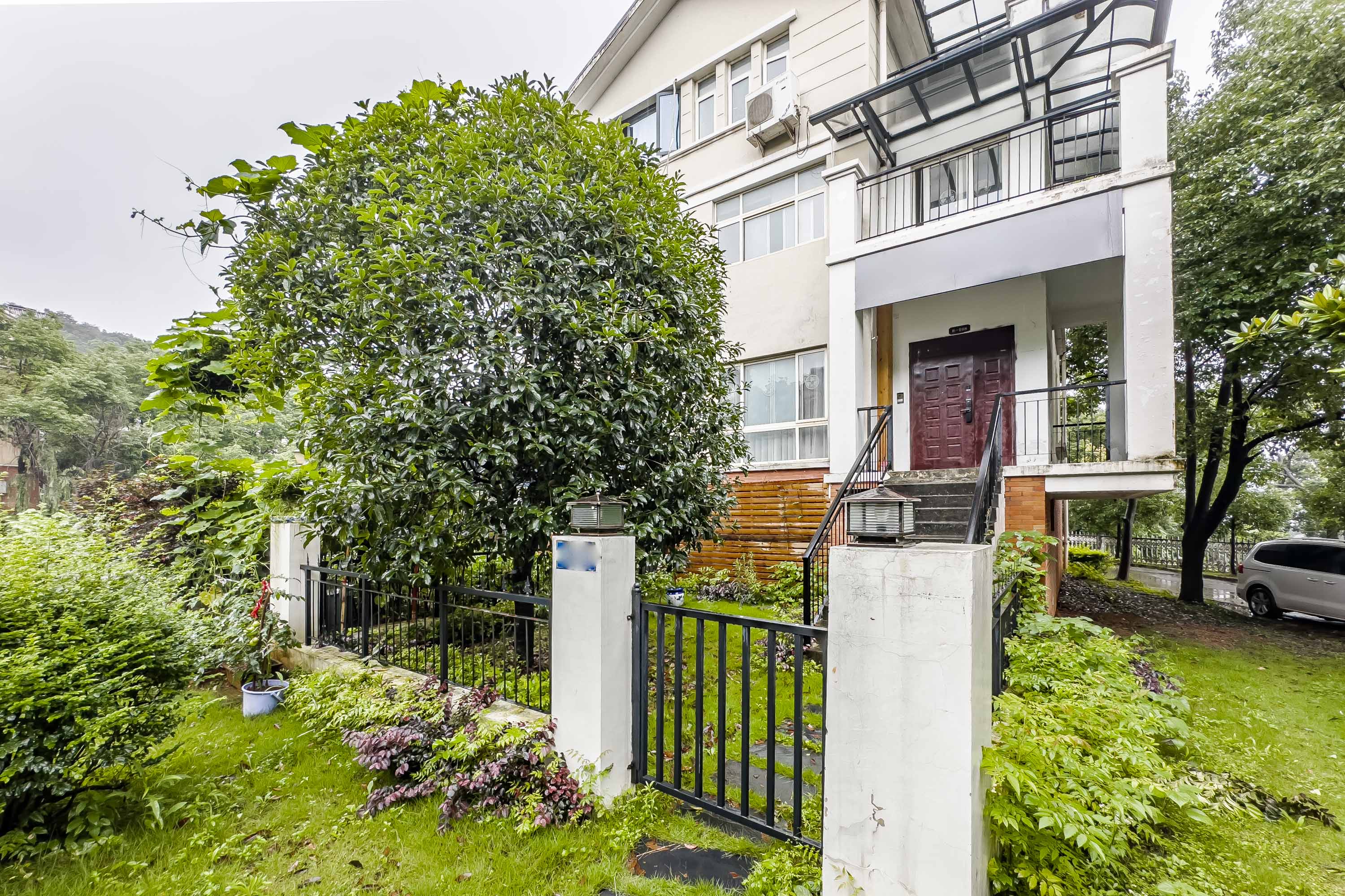 中天山语林居  5室2厅3卫   300.00万其他