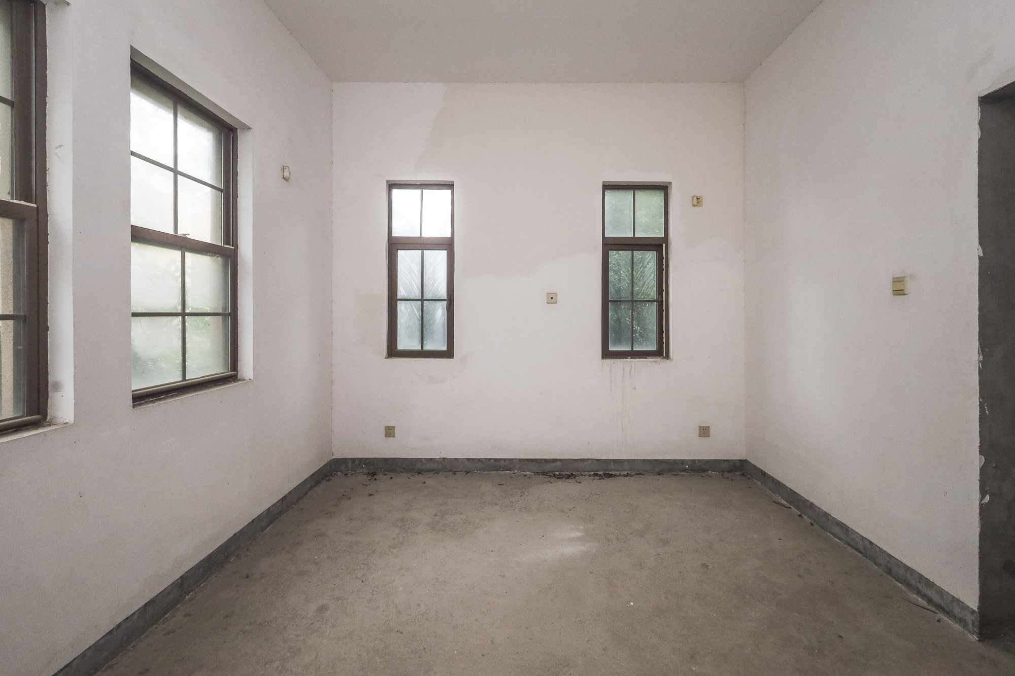 万业巴厘岛 5室3厅1卫 320.0万 万业巴厘岛 5室3厅1卫 320.0万卧室