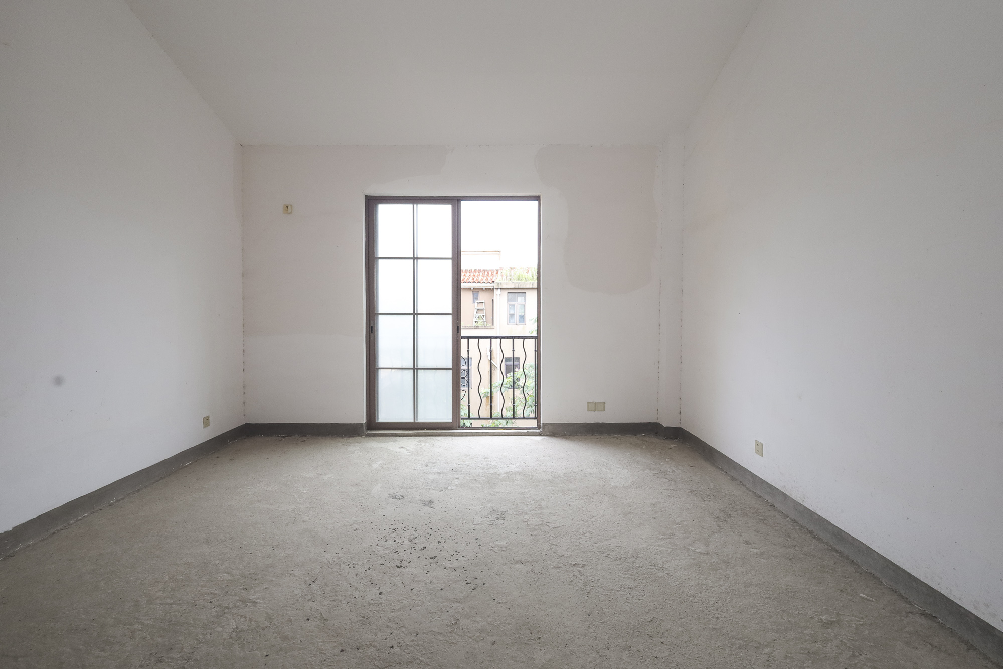 万业巴厘岛 5室3厅1卫 320.0万 万业巴厘岛 5室3厅1卫 320.0万卧室