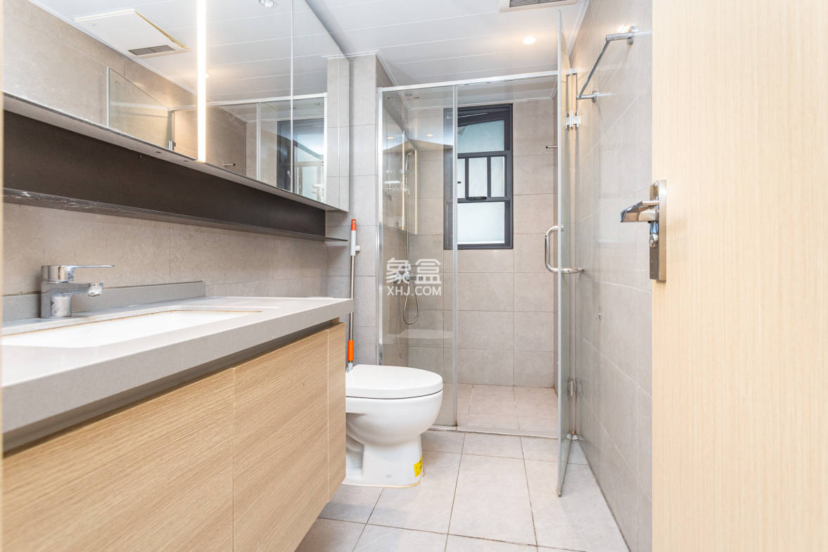 时代倾城.时代遇见 4室2厅2卫 180.4万 时代倾城.时代遇见 4室2厅2卫 180.4万卫生间