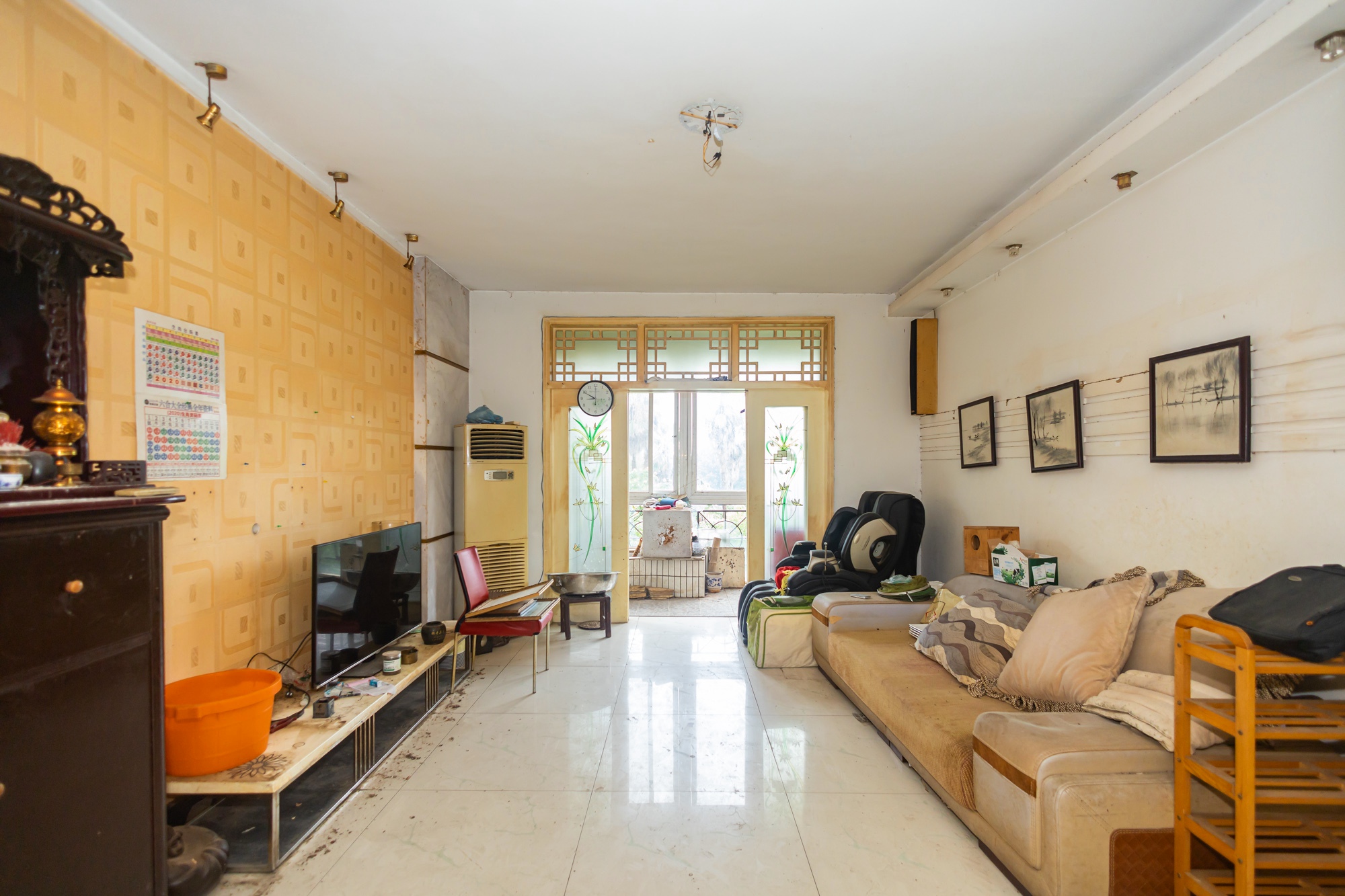 山水人家一二期 3室2厅2卫 75.0万 山水人家一二期 3室2厅2卫 75.0万客厅