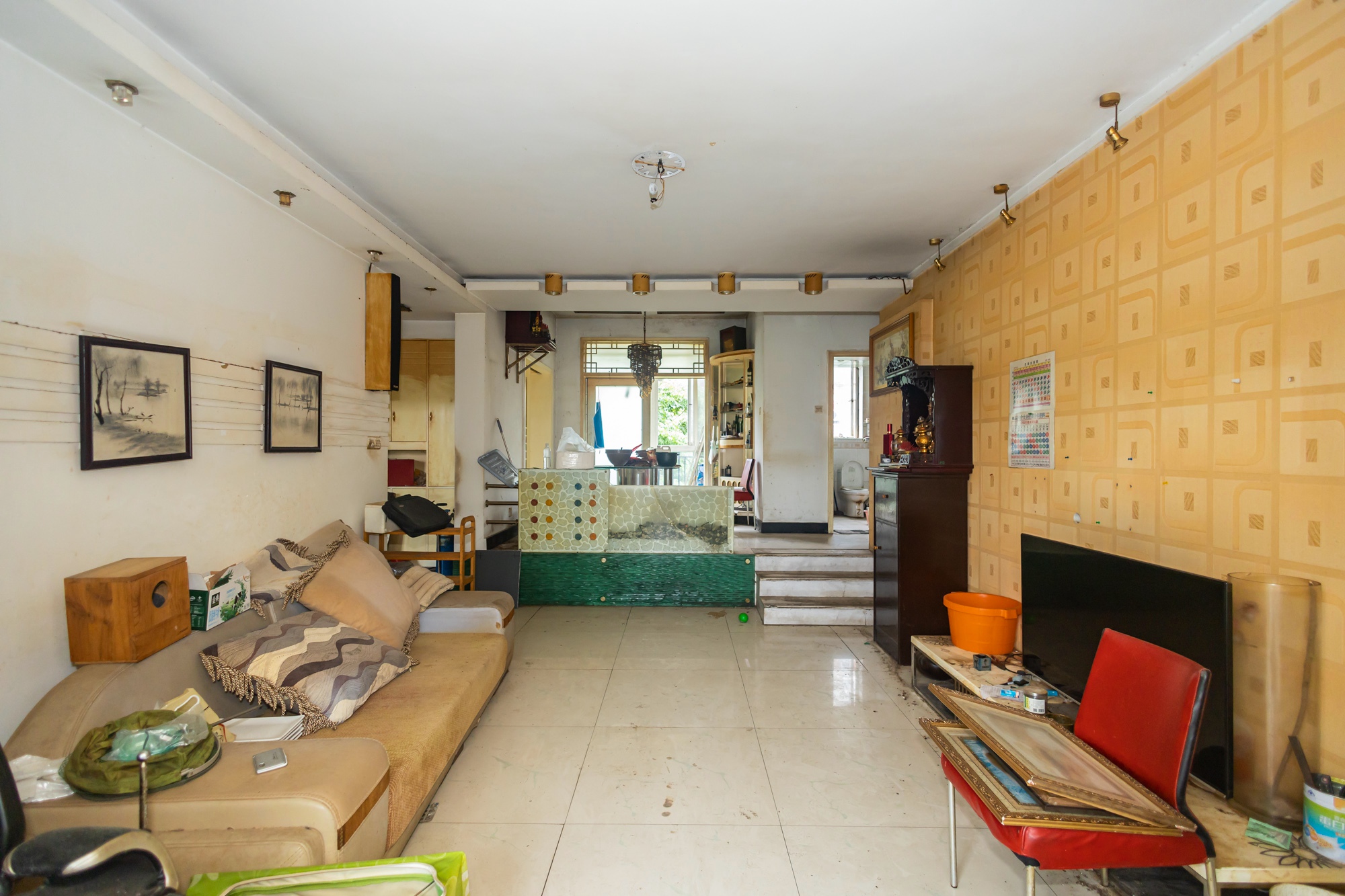 山水人家一二期 3室2厅2卫 75.0万 山水人家一二期 3室2厅2卫 75.0万客厅