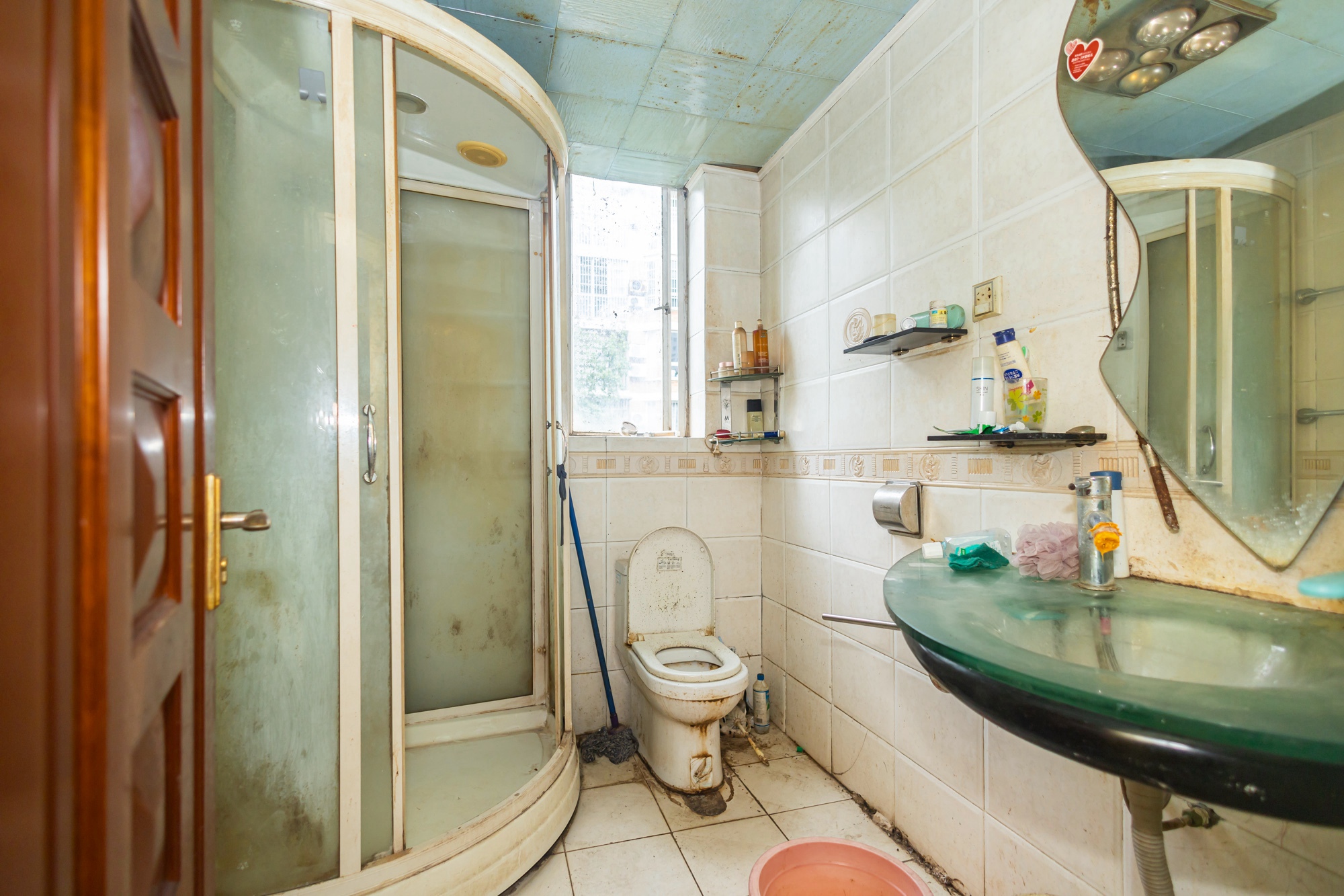 山水人家一二期 3室2厅2卫 75.0万 山水人家一二期 3室2厅2卫 75.0万卫生间