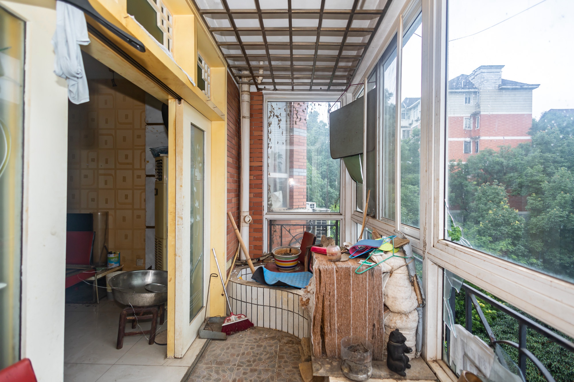 山水人家一二期 3室2厅2卫 75.0万 山水人家一二期 3室2厅2卫 75.0万阳台