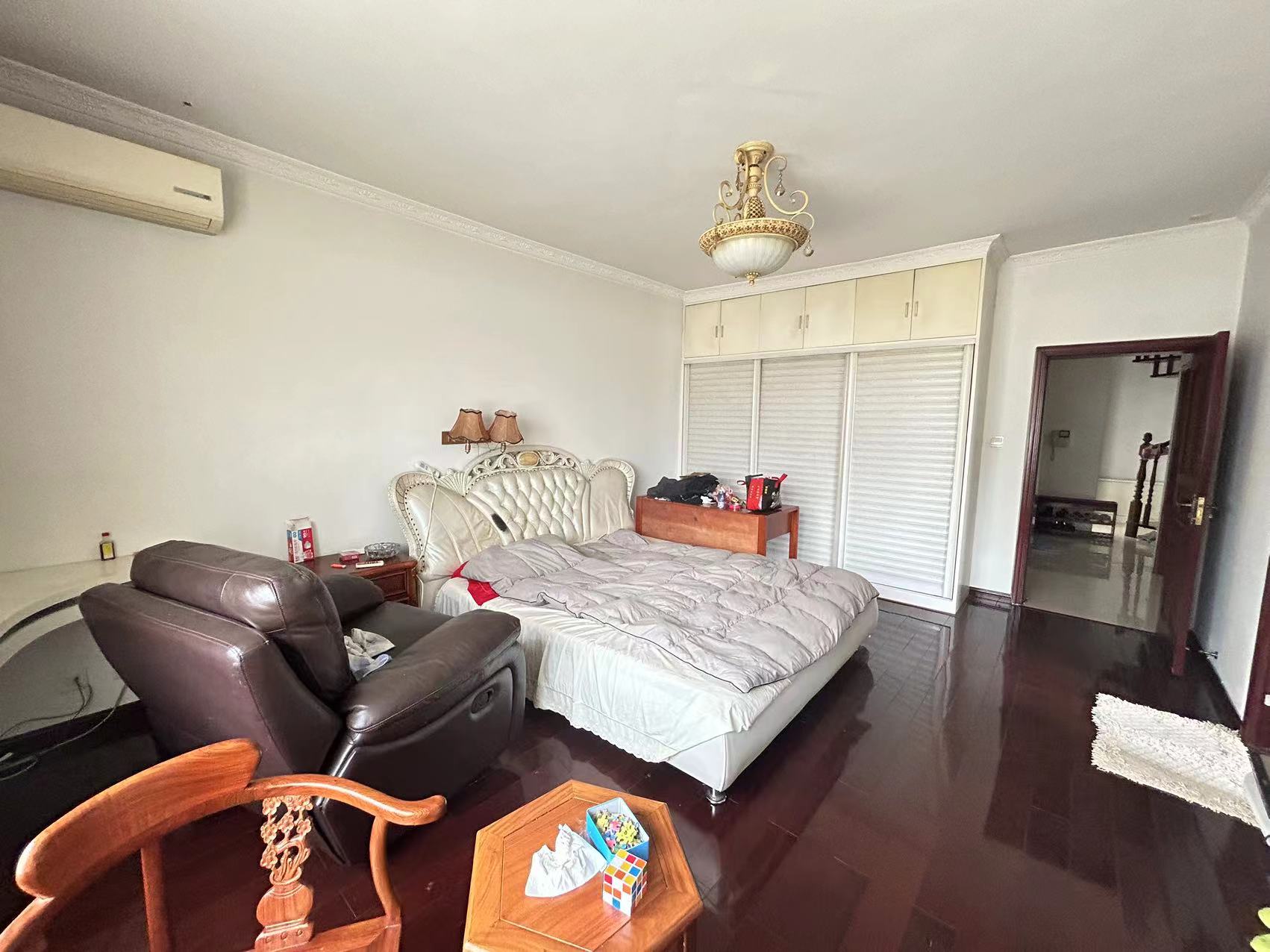 共和城 6室2厅3卫 150.0万 共和城 6室2厅3卫 150.0万室内图