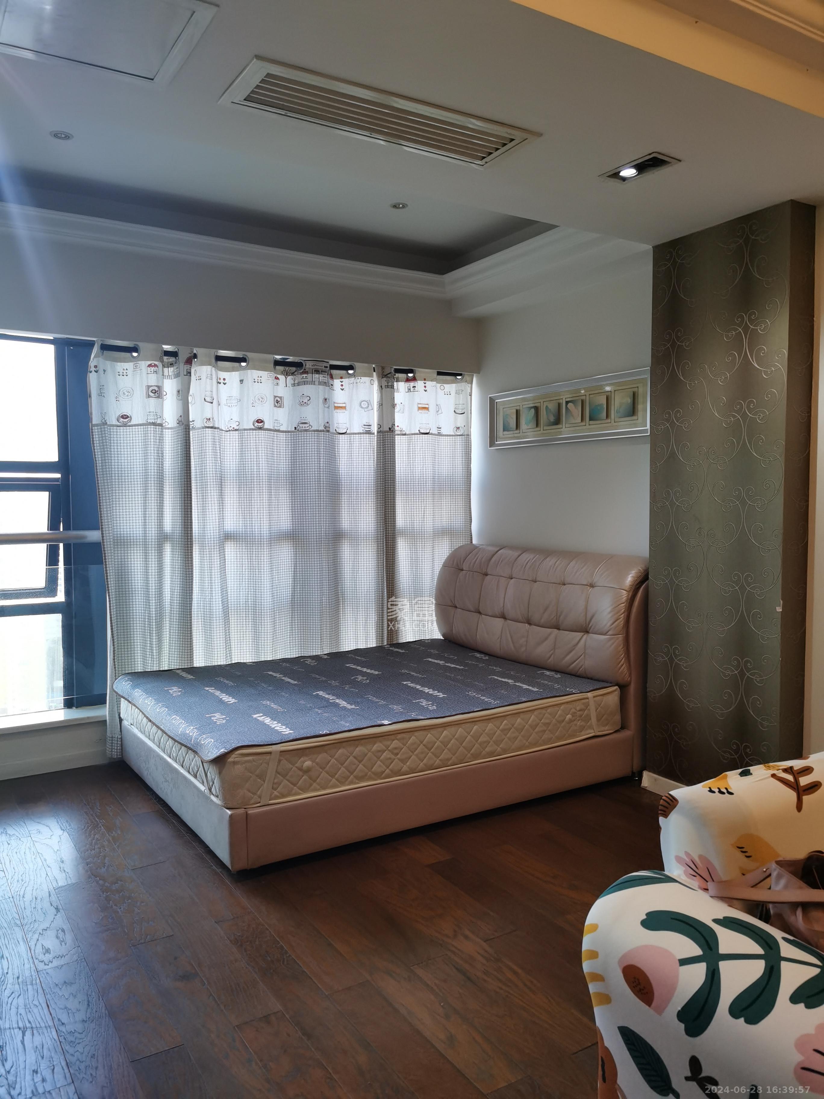 壹号公馆  1室1厅1卫   3300.00元/月室内图