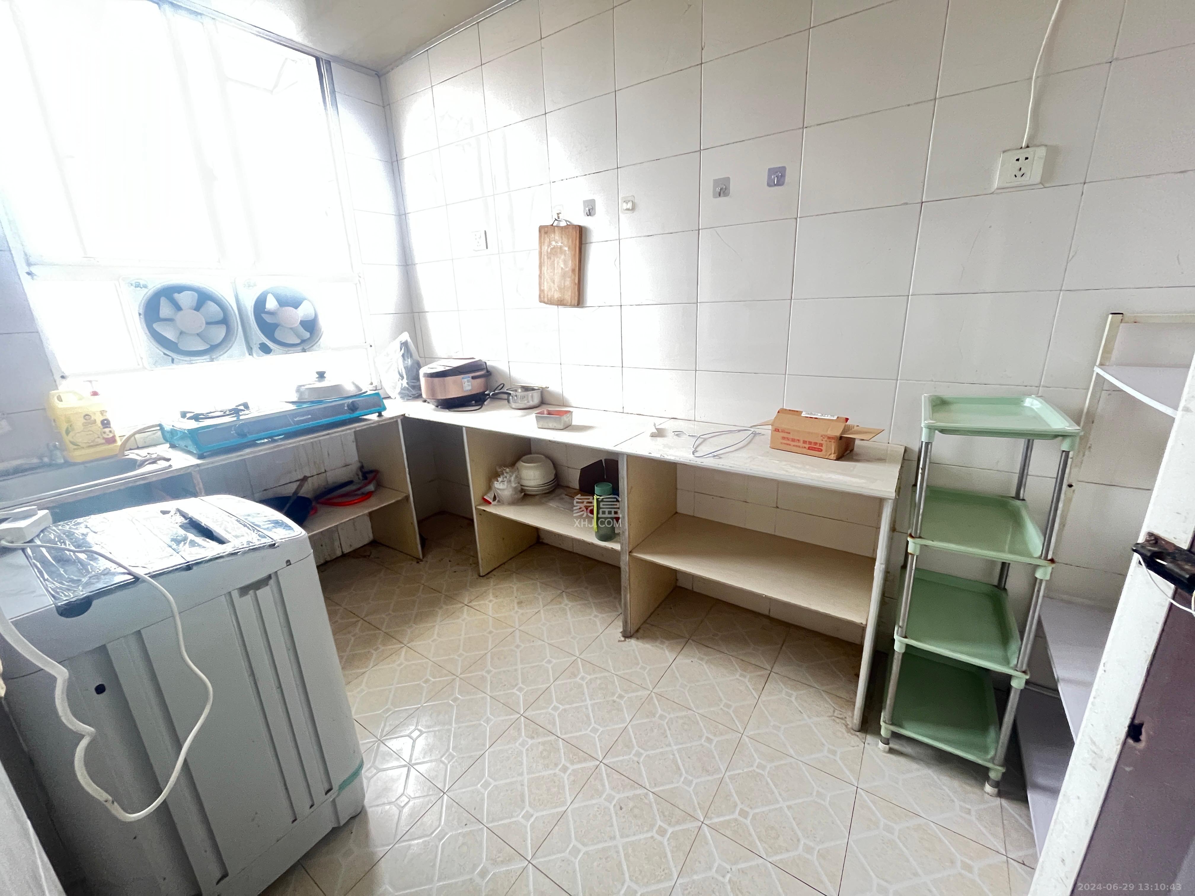 市直属机关宿舍  2室1厅1卫   1300.00元/月室内图