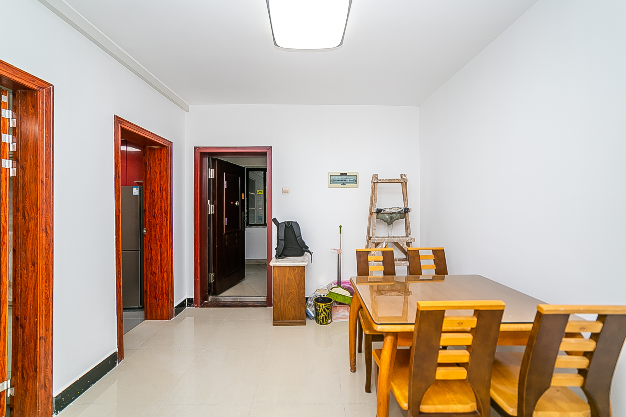 芙蓉蓉苑  2室2厅1卫    91.8万 芙蓉蓉苑  2室2厅1卫    91.8万客厅