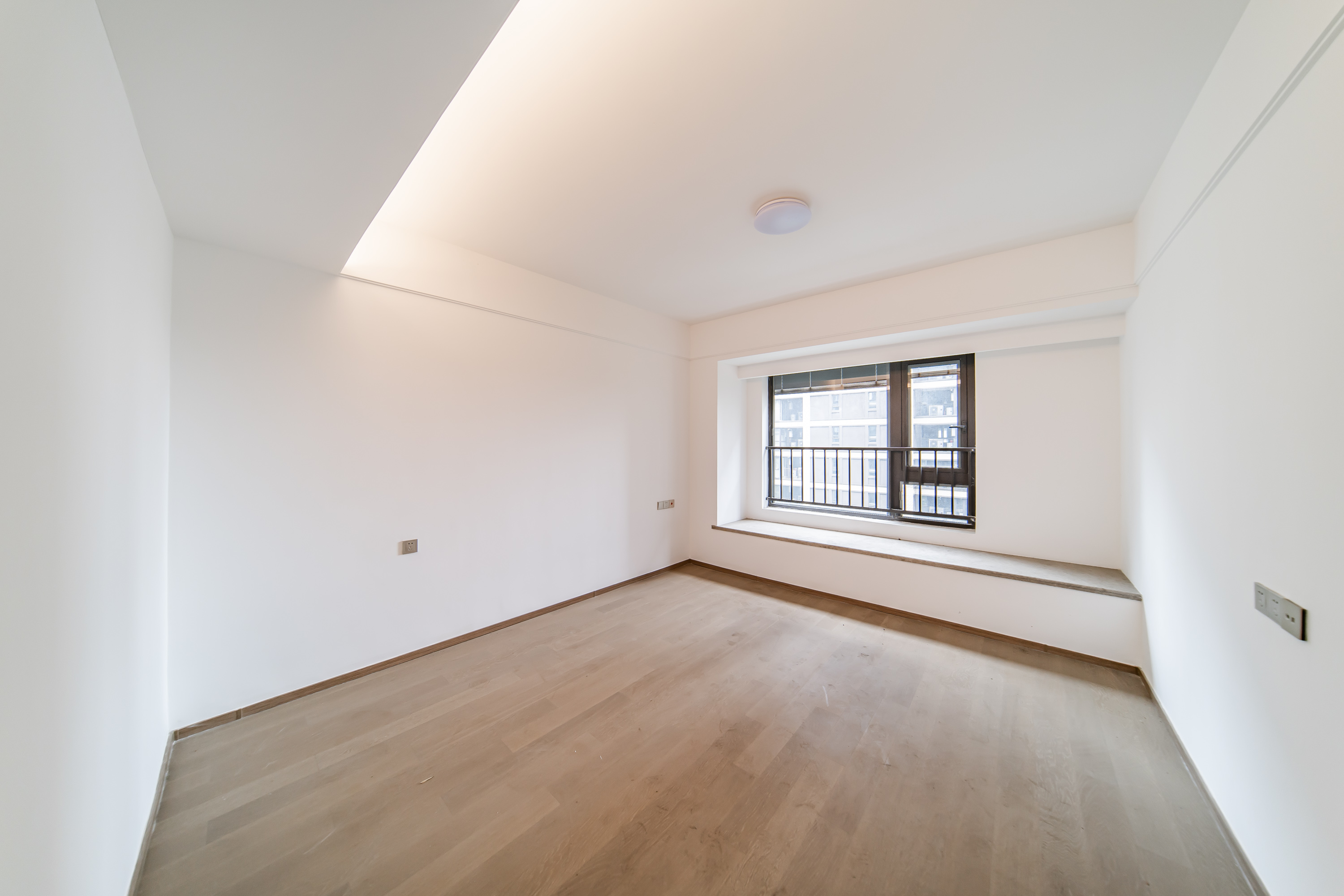 建发电建江山悦  4室2厅2卫   200.00万卧室