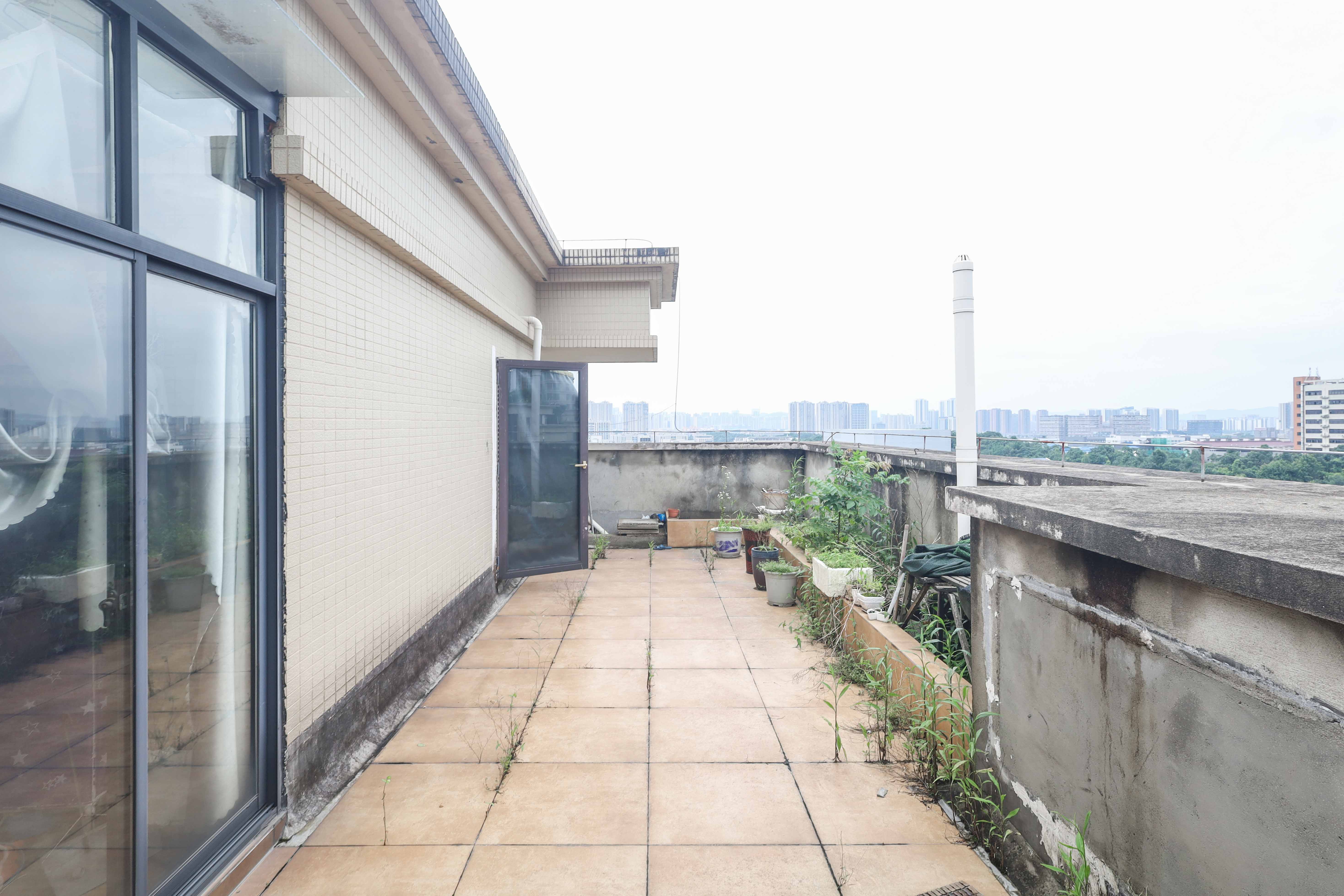 保利麓谷林语F区  3室2厅1卫    129.99万阳台