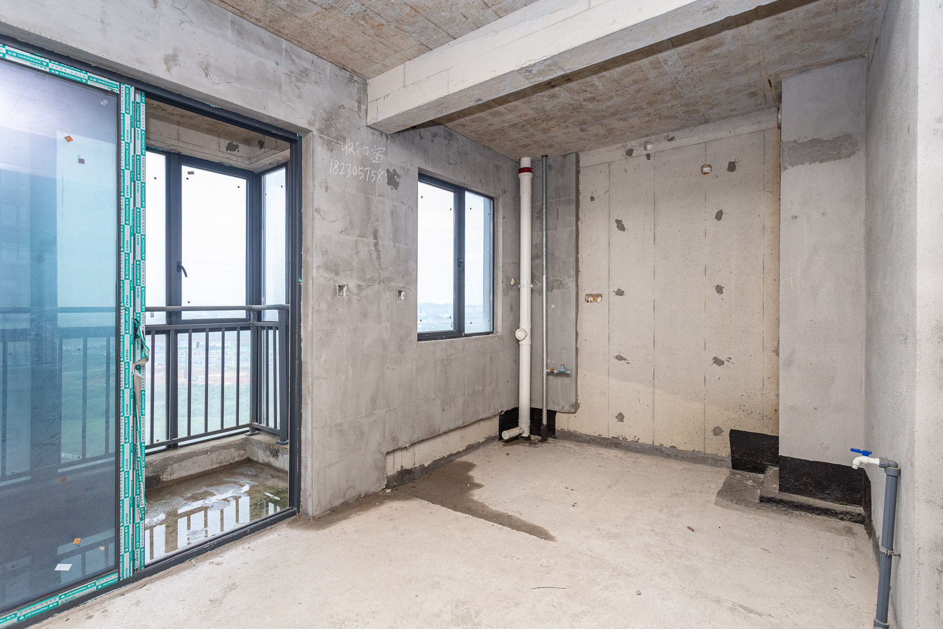 润和滨江广场(润和中央广场) 4室2厅2卫 135.0万 润和滨江广场(润和中央广场) 4室2厅2卫 135.0万厨房