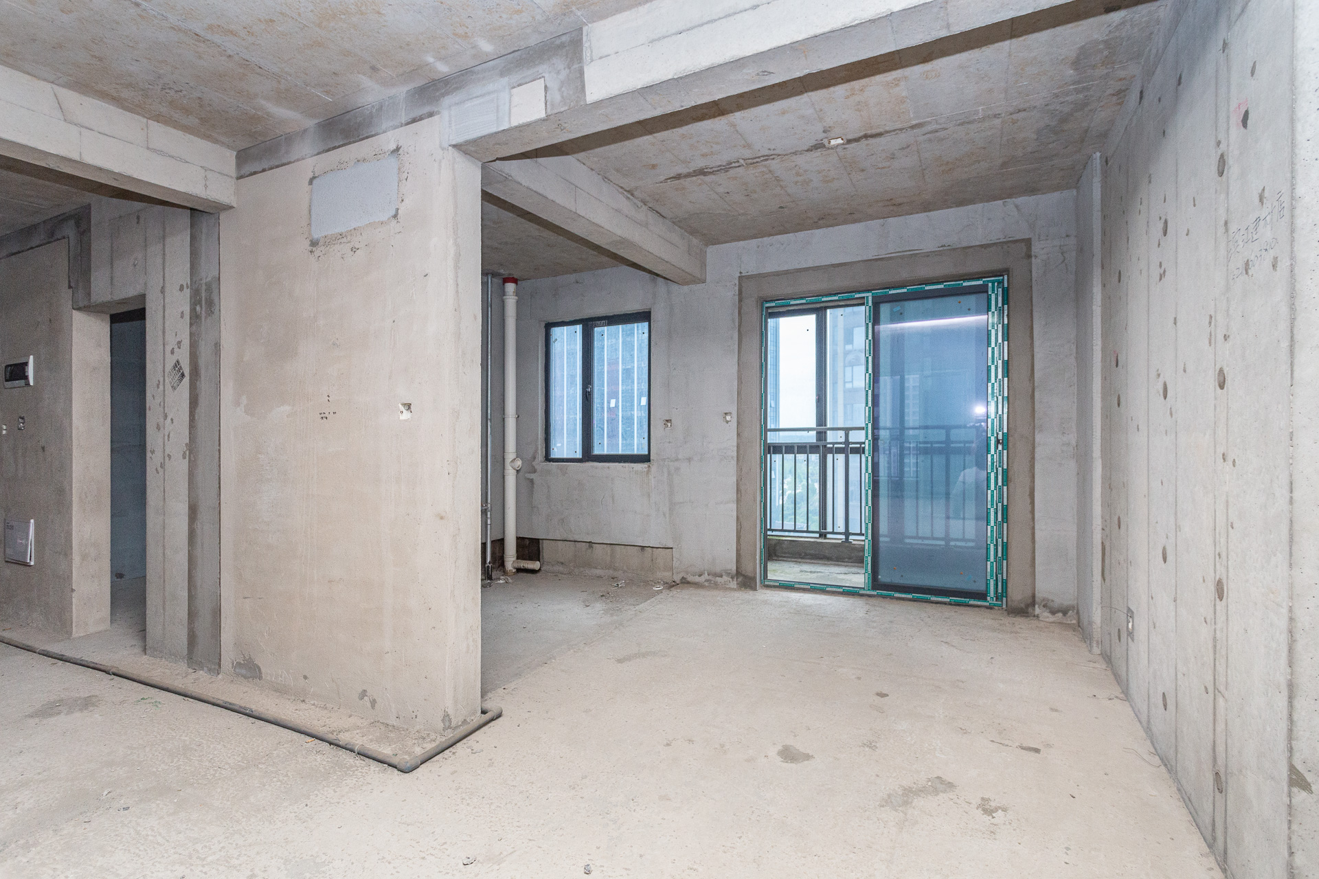 润和滨江广场(润和中央广场)  5室2厅2卫    135.88万 润和滨江广场(润和中央广场)  5室2厅2卫    135.88万客厅