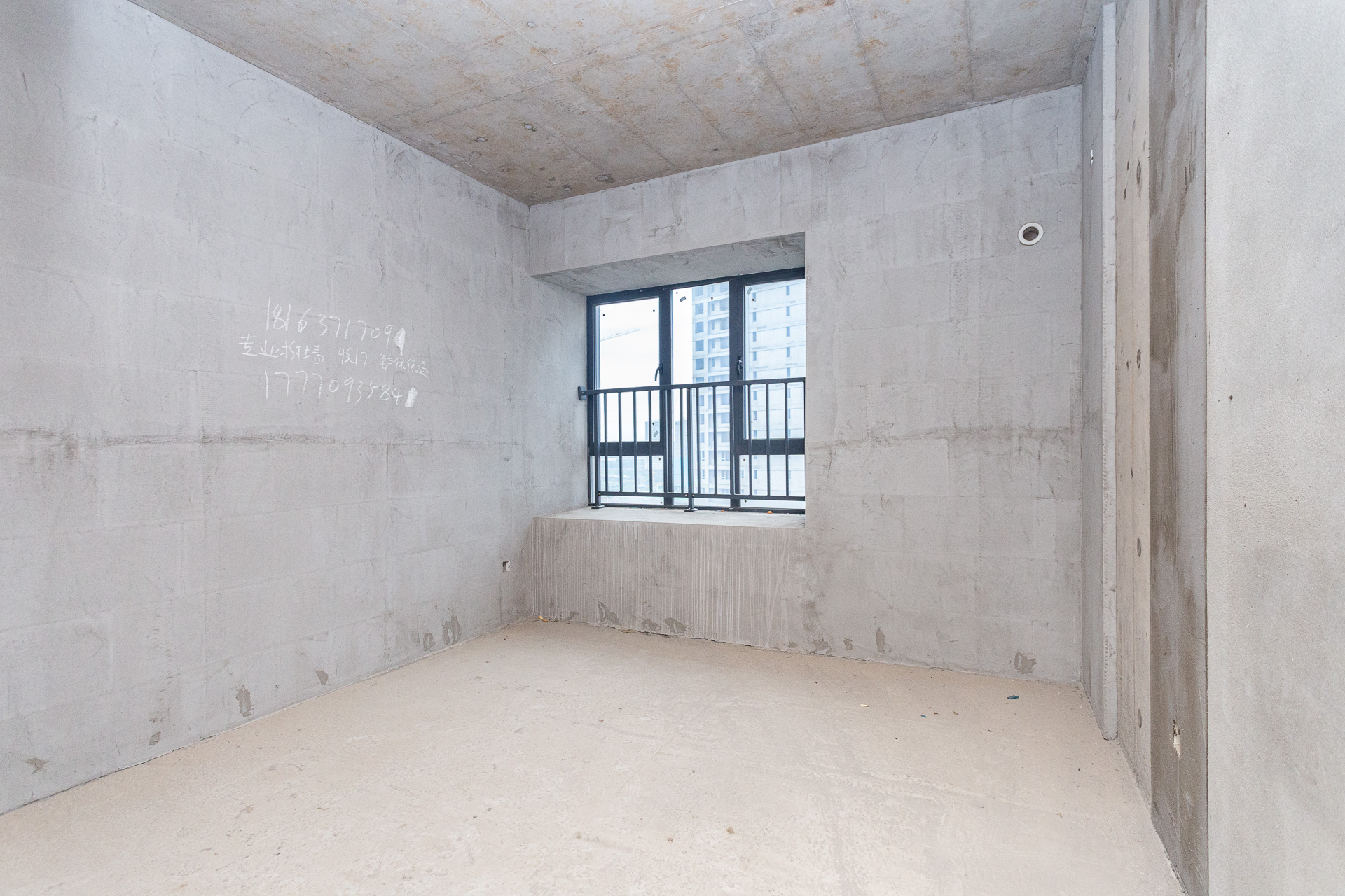 润和滨江广场(润和中央广场)  5室2厅2卫    135.88万 润和滨江广场(润和中央广场)  5室2厅2卫    135.88万卧室