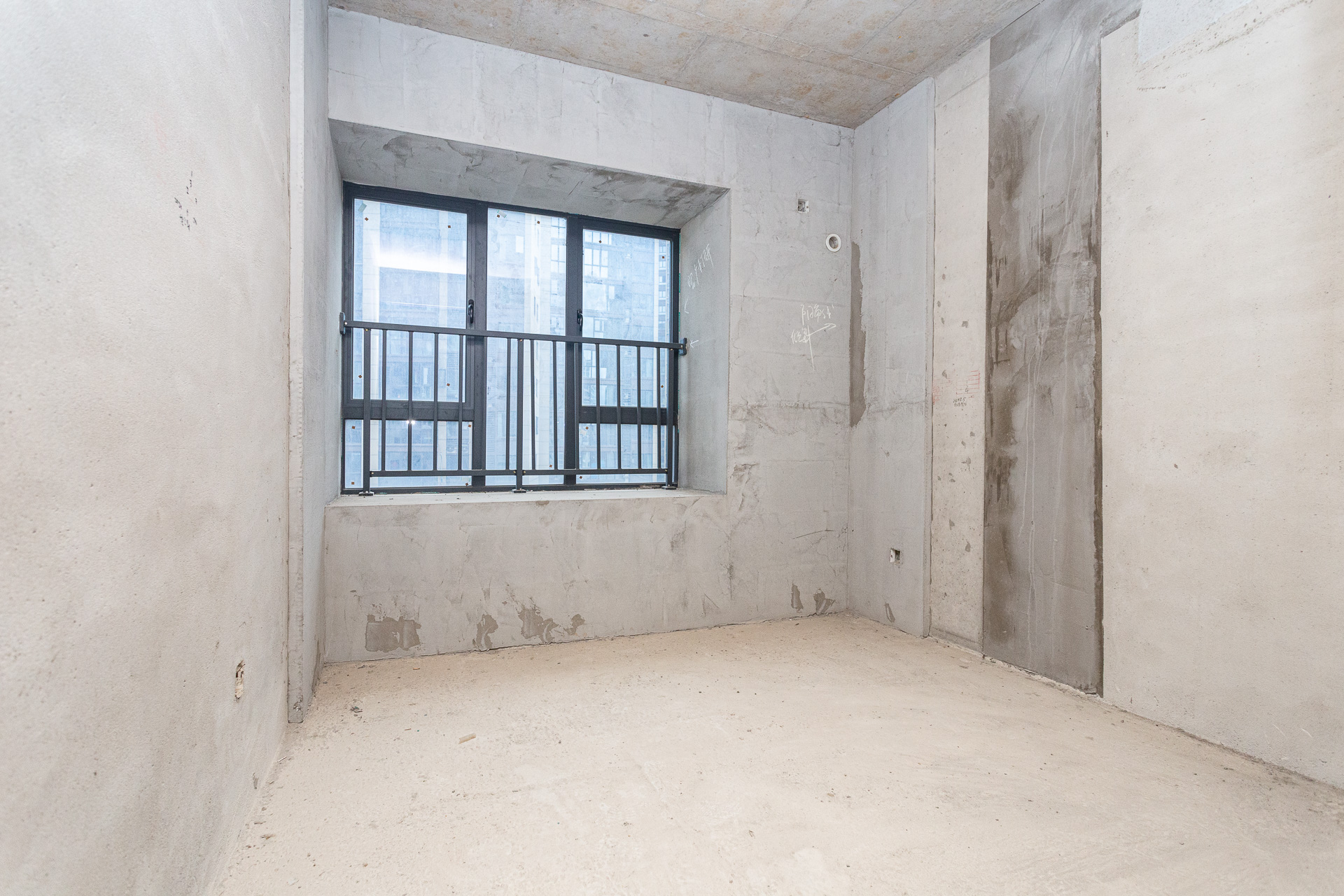 润和滨江广场(润和中央广场)  5室2厅2卫    135.88万 润和滨江广场(润和中央广场)  5室2厅2卫    135.88万卧室