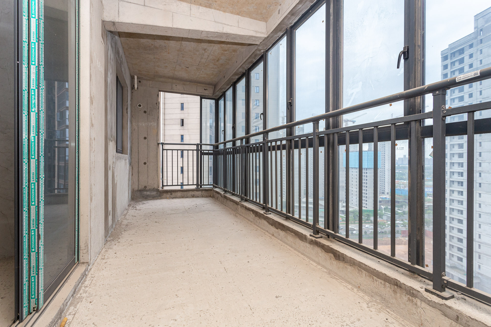 润和滨江广场(润和中央广场)  5室2厅2卫    135.88万 润和滨江广场(润和中央广场)  5室2厅2卫    135.88万阳台