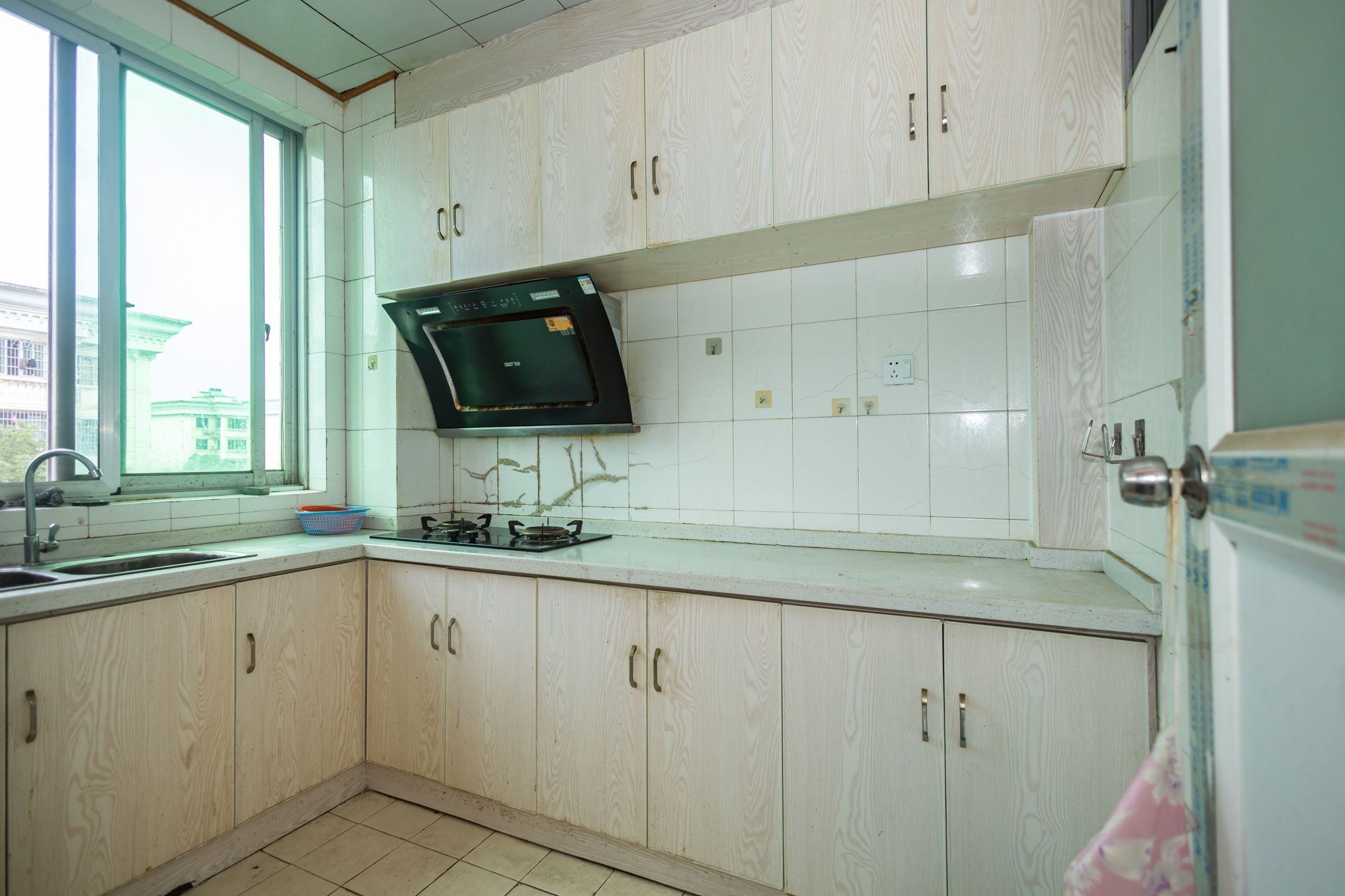 中南汽车世界  2室2厅1卫    35.0万 中南汽车世界  2室2厅1卫    35.0万厨房