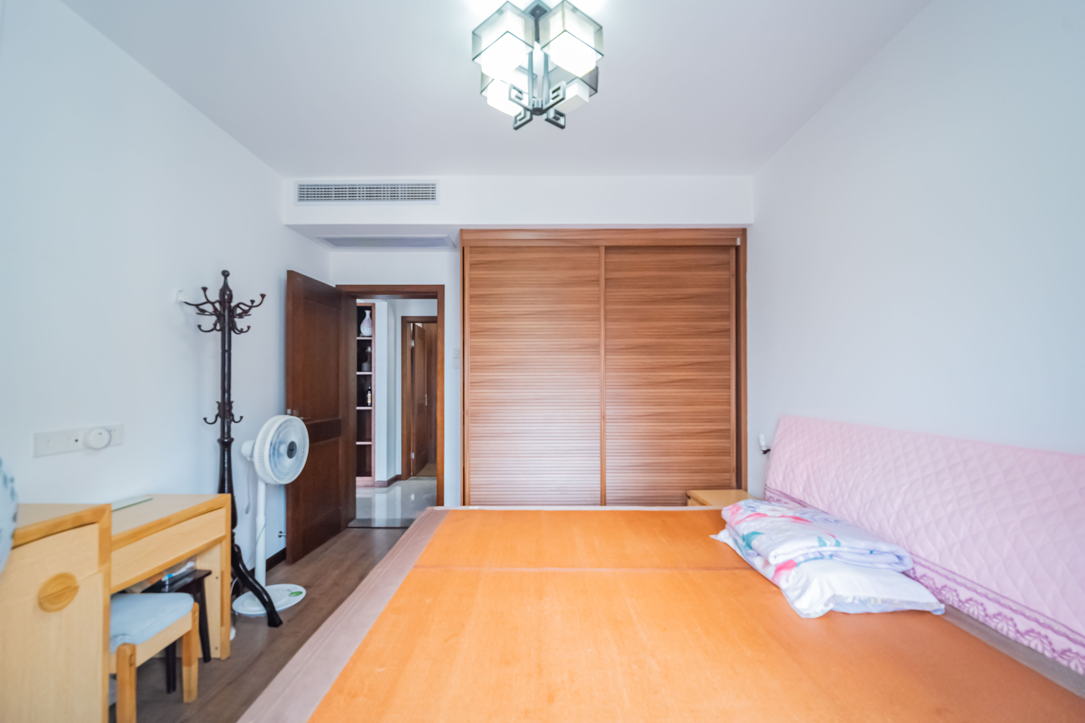 香樟鑫都  2室2厅1卫    115.0万卧室