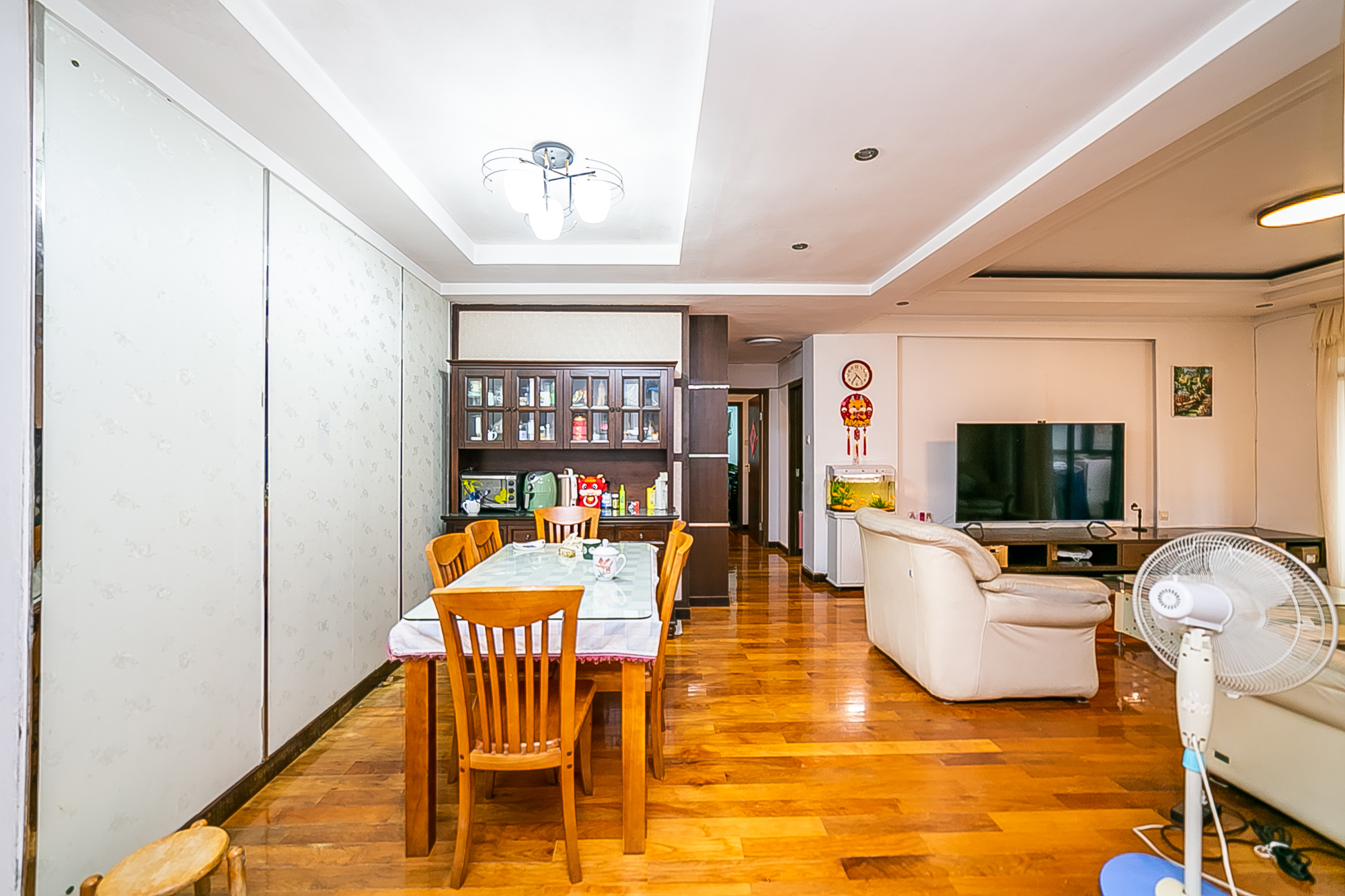 华盛家园  3室2厅2卫    95.0万客厅