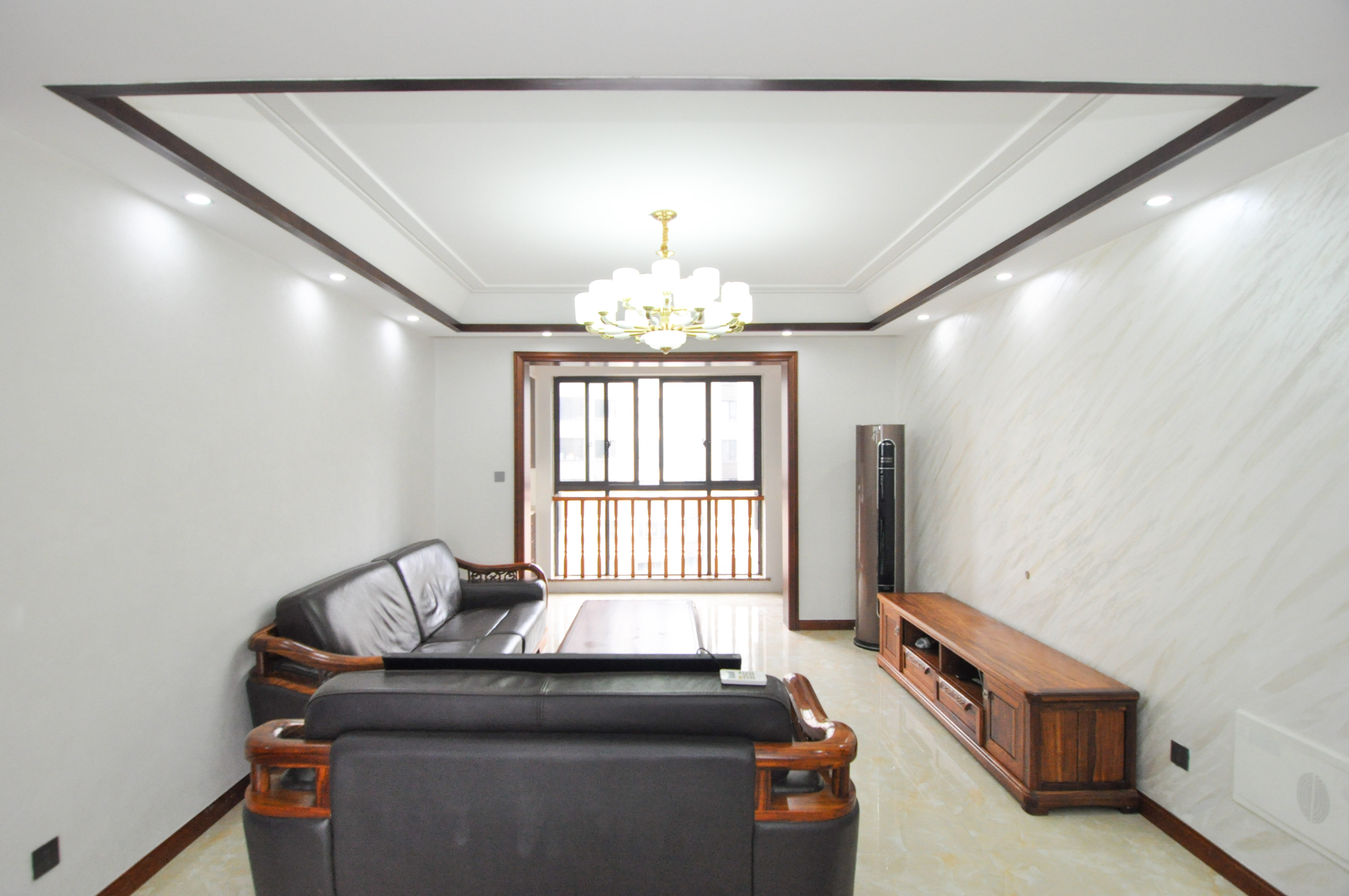 金茂梅溪湖  4室2厅2卫    237.5万 金茂梅溪湖  4室2厅2卫    237.5万客厅