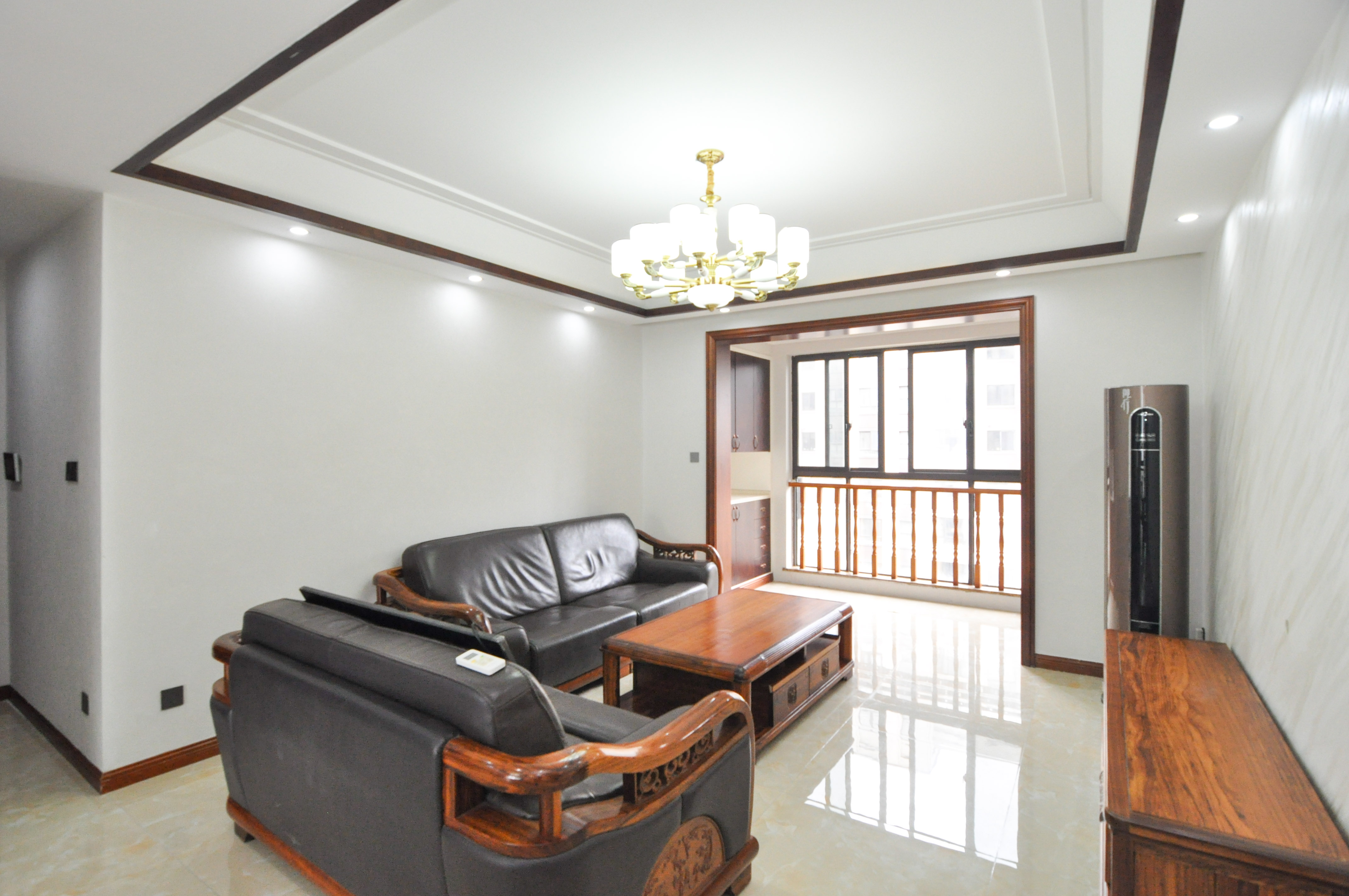 金茂梅溪湖  4室2厅2卫    237.5万 金茂梅溪湖  4室2厅2卫    237.5万客厅