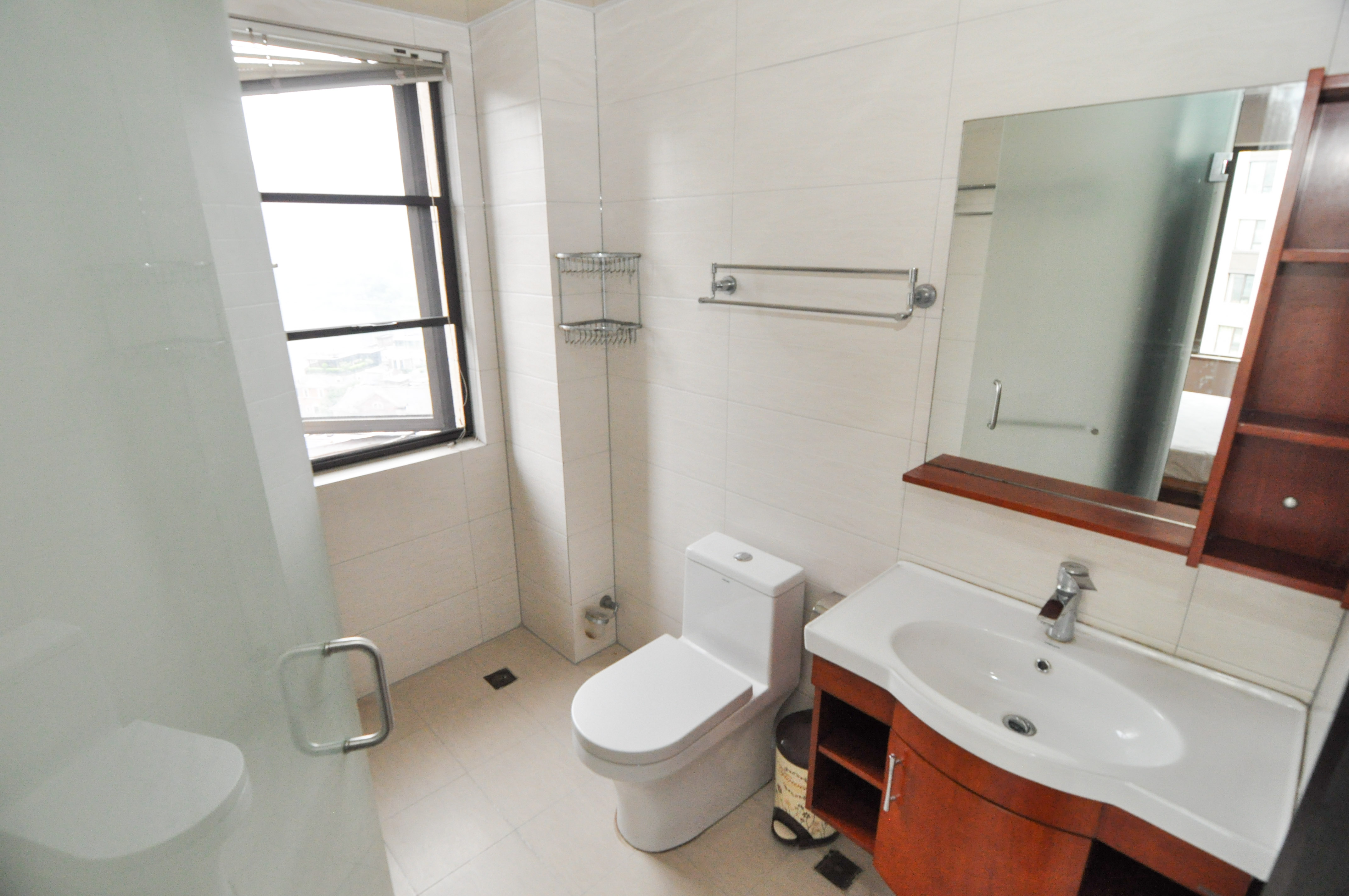 金茂梅溪湖  4室2厅2卫    237.5万 金茂梅溪湖  4室2厅2卫    237.5万卫生间