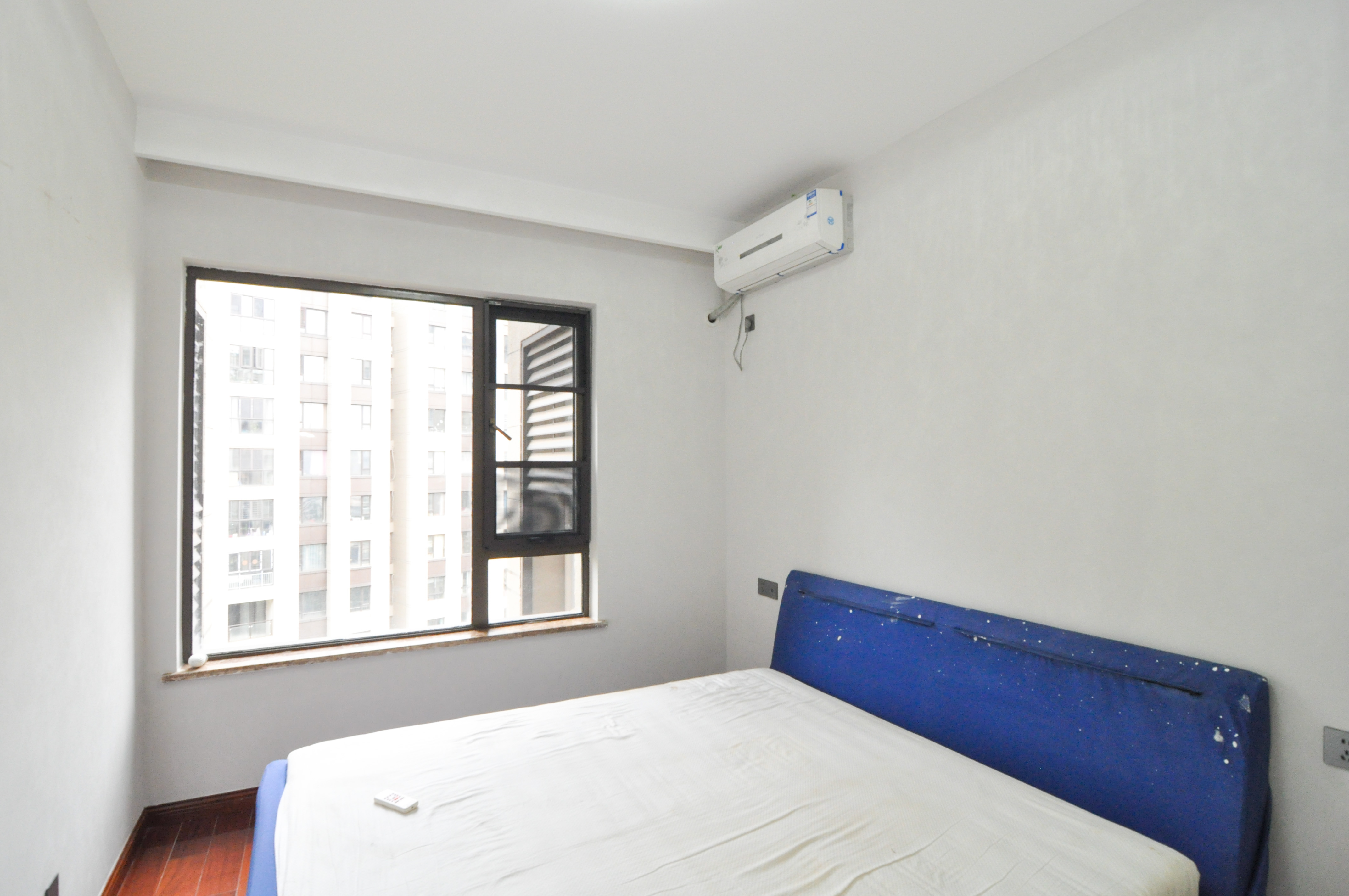 金茂梅溪湖  4室2厅2卫    237.5万 金茂梅溪湖  4室2厅2卫    237.5万卧室