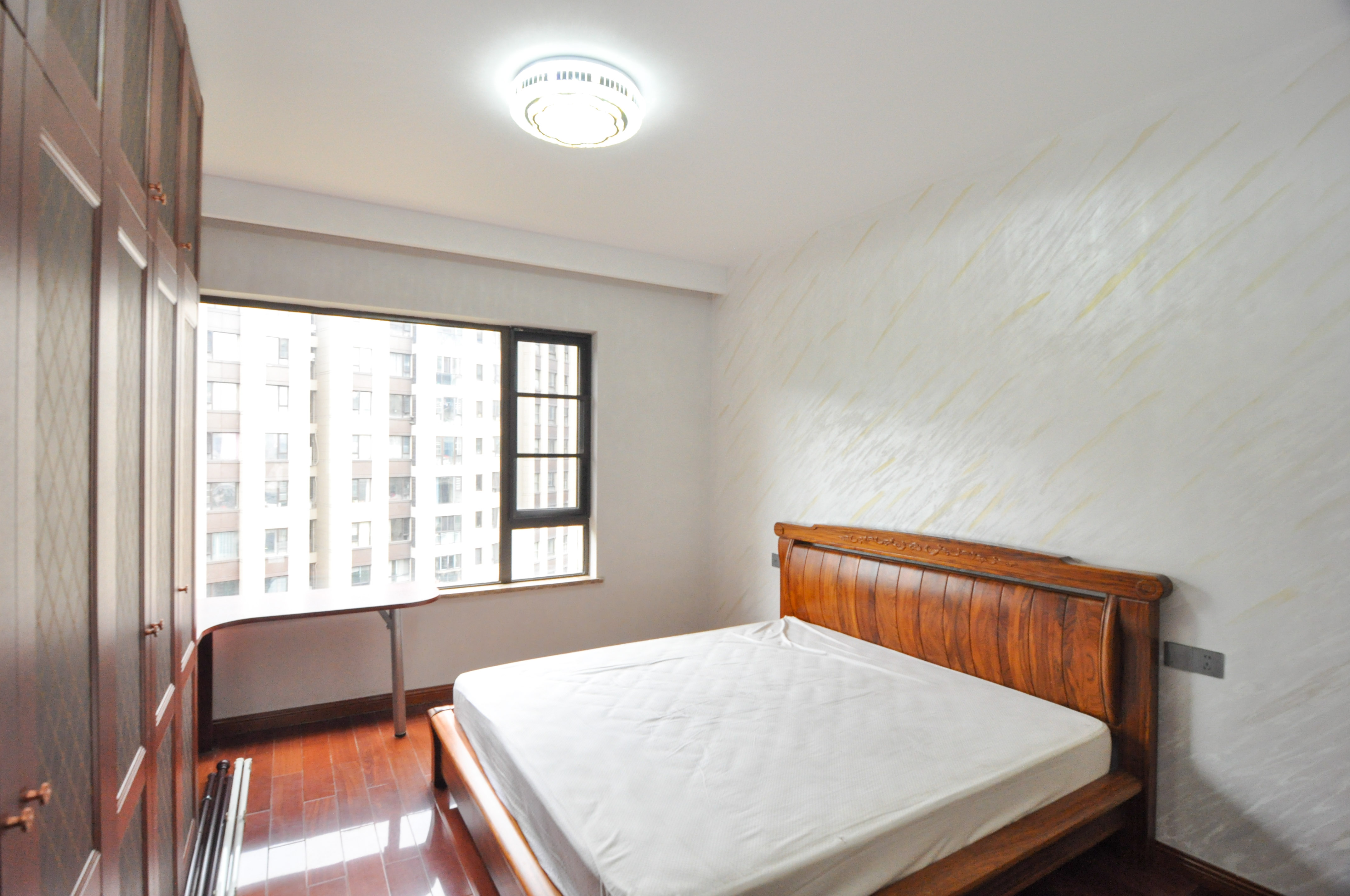 金茂梅溪湖  4室2厅2卫    237.5万 金茂梅溪湖  4室2厅2卫    237.5万卧室