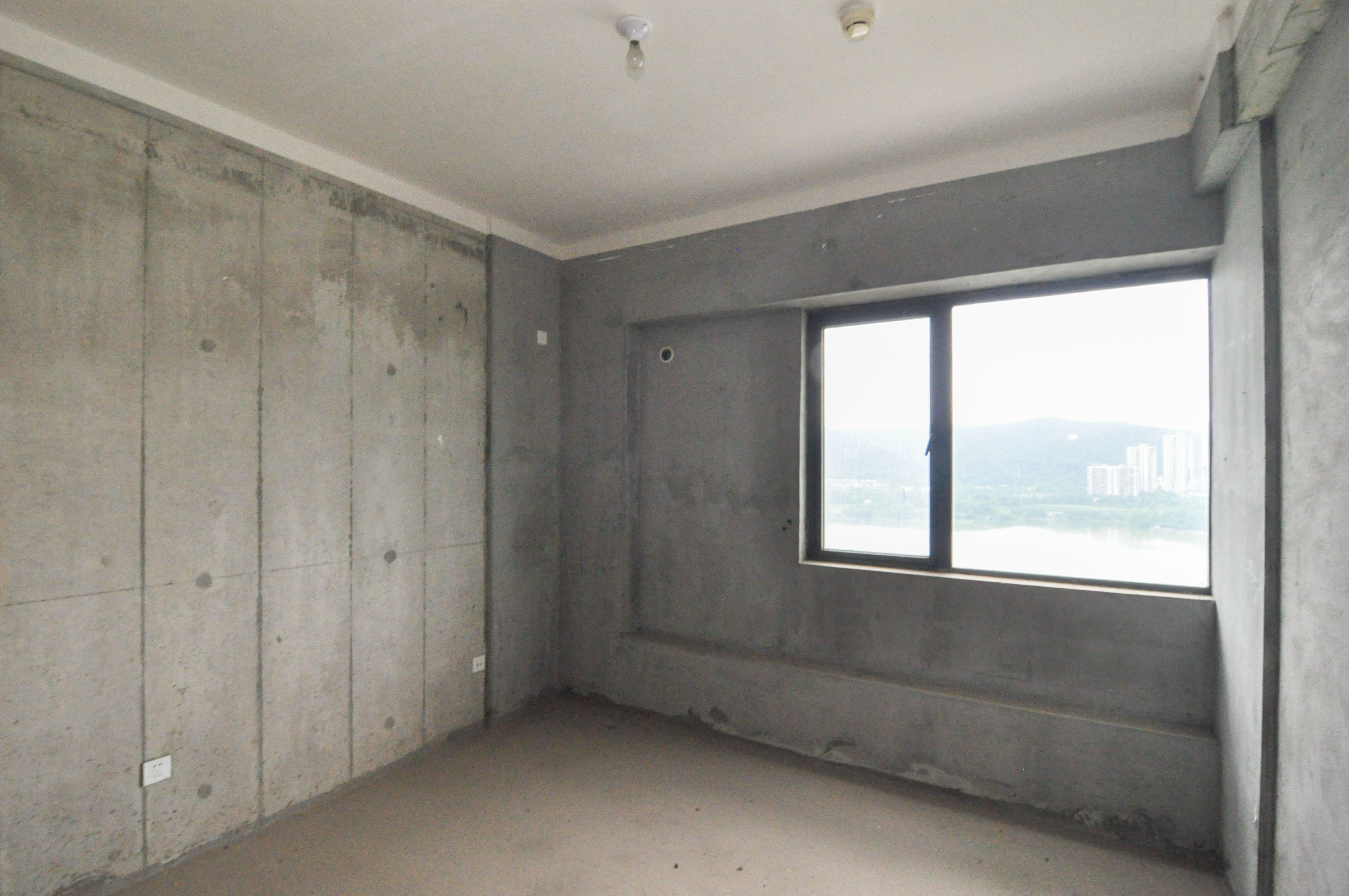 天祥水晶湾  4室2厅2卫    195.0万其他