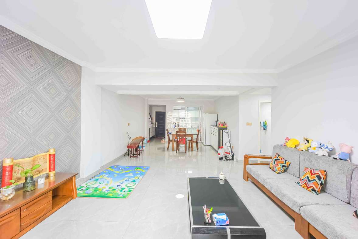 华盛花园  4室2厅2卫    136.0万 华盛花园  4室2厅2卫    136.0万客厅