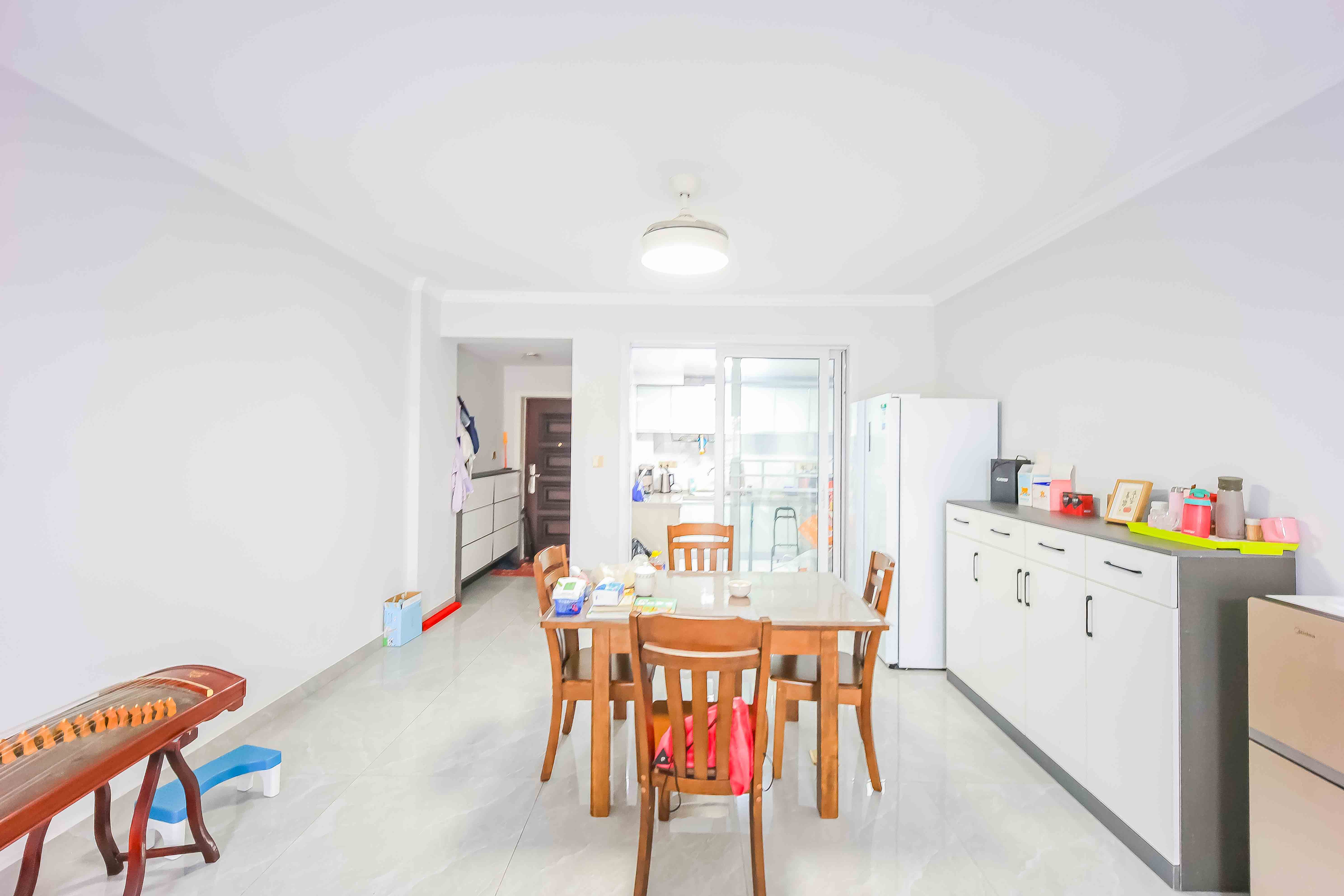 华盛花园  4室2厅2卫    136.0万 华盛花园  4室2厅2卫    136.0万客厅