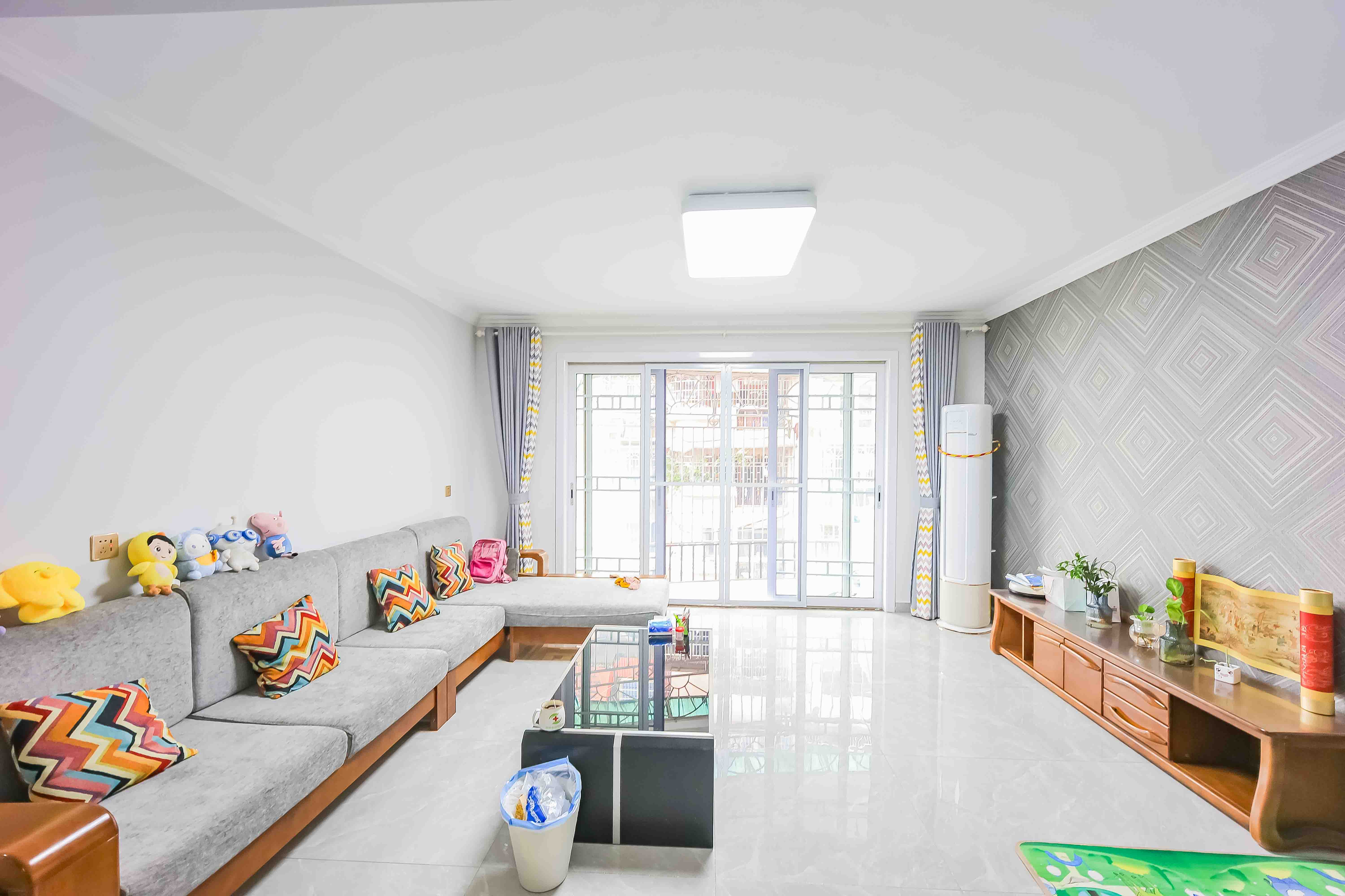 华盛花园  4室2厅2卫    136.0万 华盛花园  4室2厅2卫    136.0万客厅