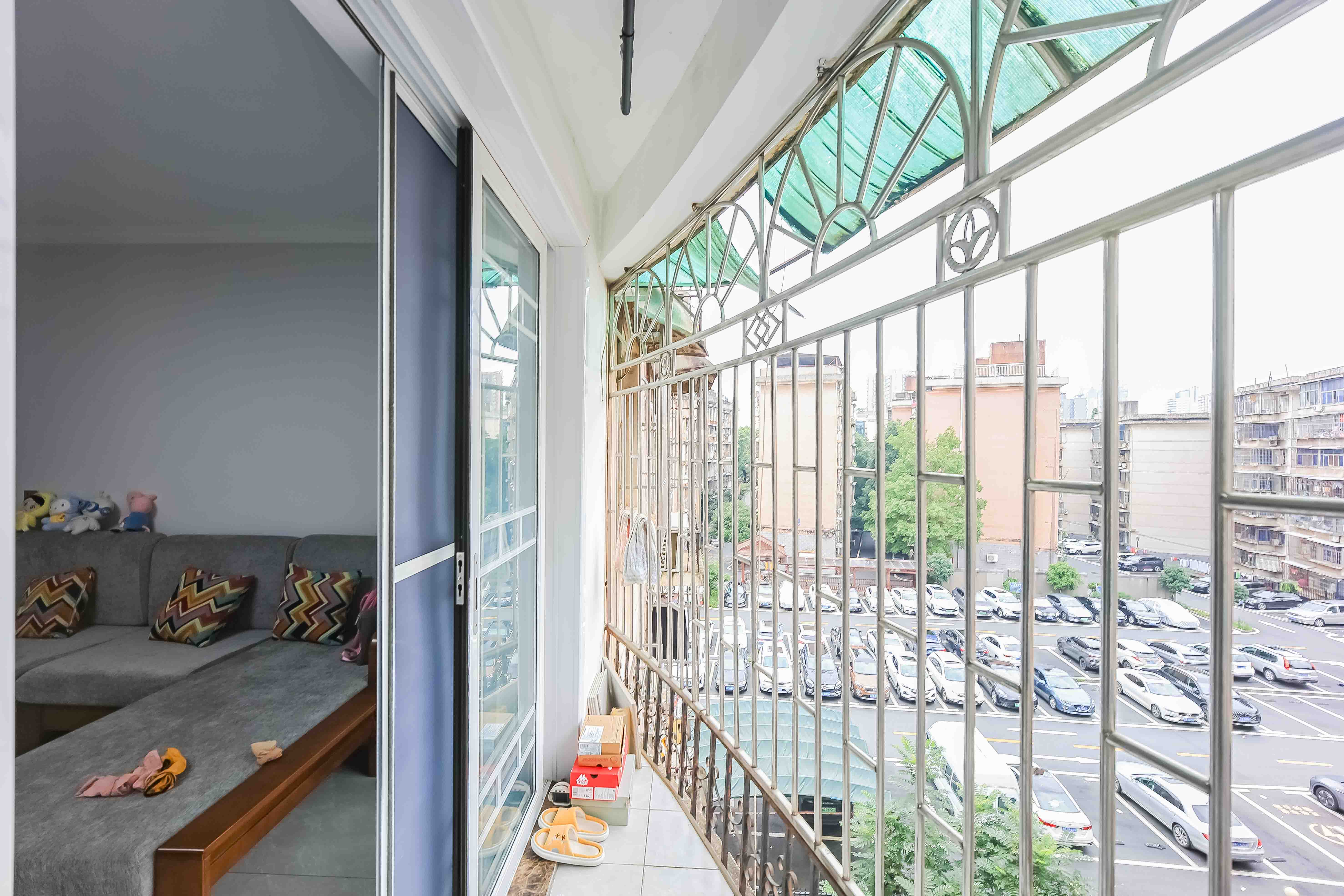 华盛花园  4室2厅2卫    136.0万 华盛花园  4室2厅2卫    136.0万阳台