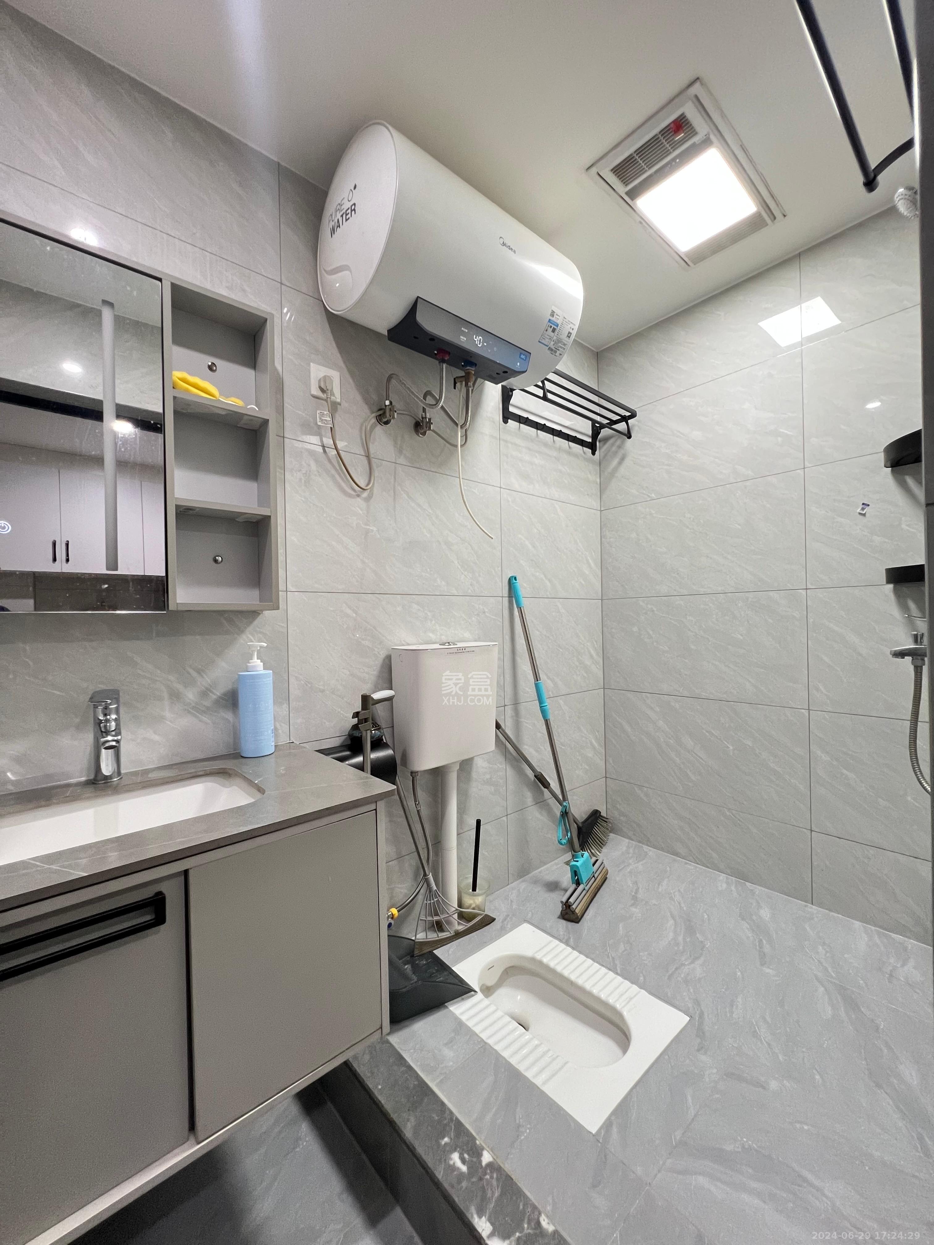 华润翡翠府 1室1厅1卫 1500.0元/月 华润翡翠府 1室1厅1卫 1500.0元/月室内图