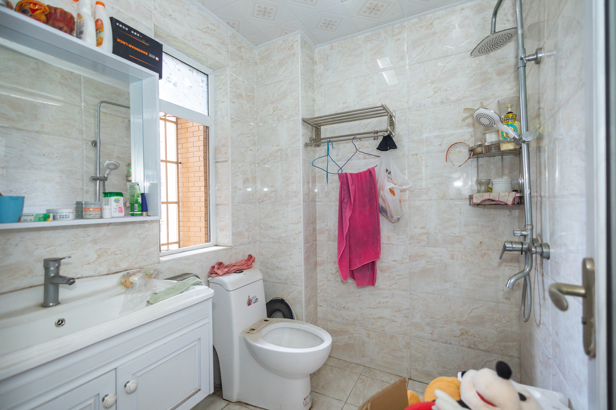 楚天世纪城西苑 3室2厅2卫 79.8万 楚天世纪城西苑 3室2厅2卫 79.8万卫生间