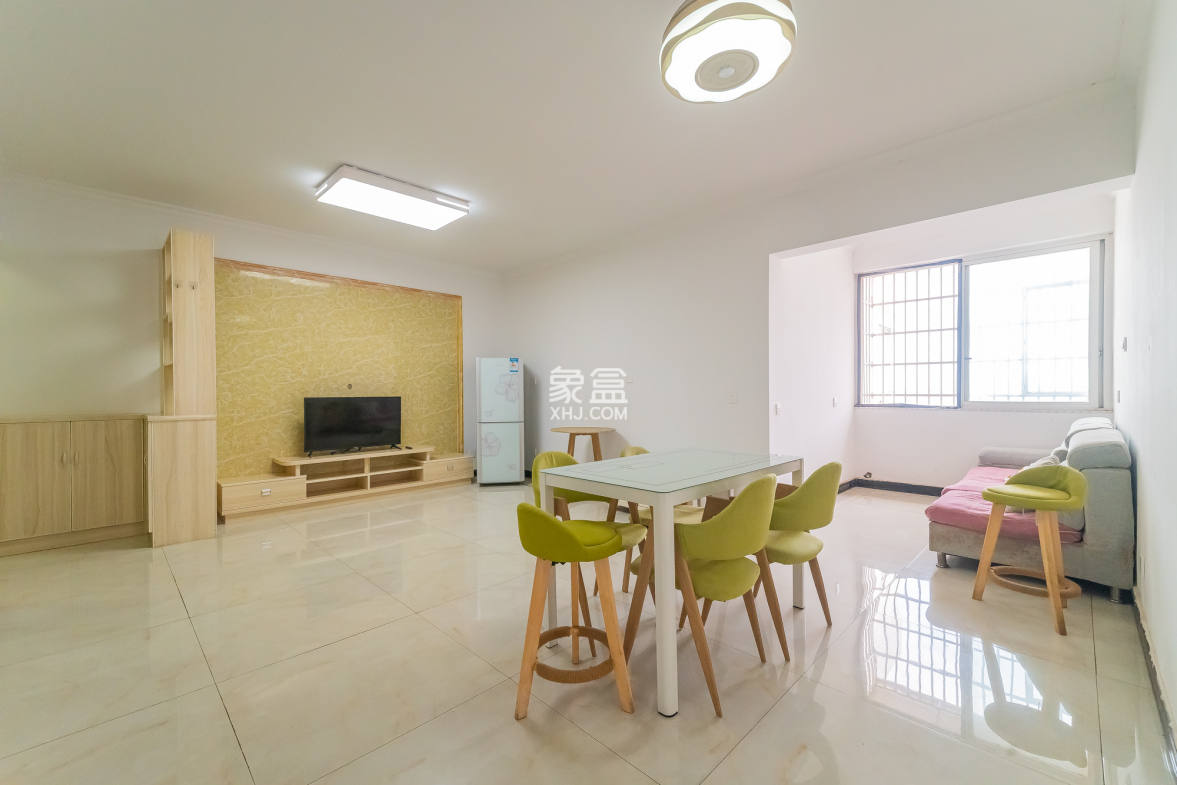 锦璨家园 3室2厅2卫 59.00万 锦璨家园 3室2厅2卫 59.00万客厅