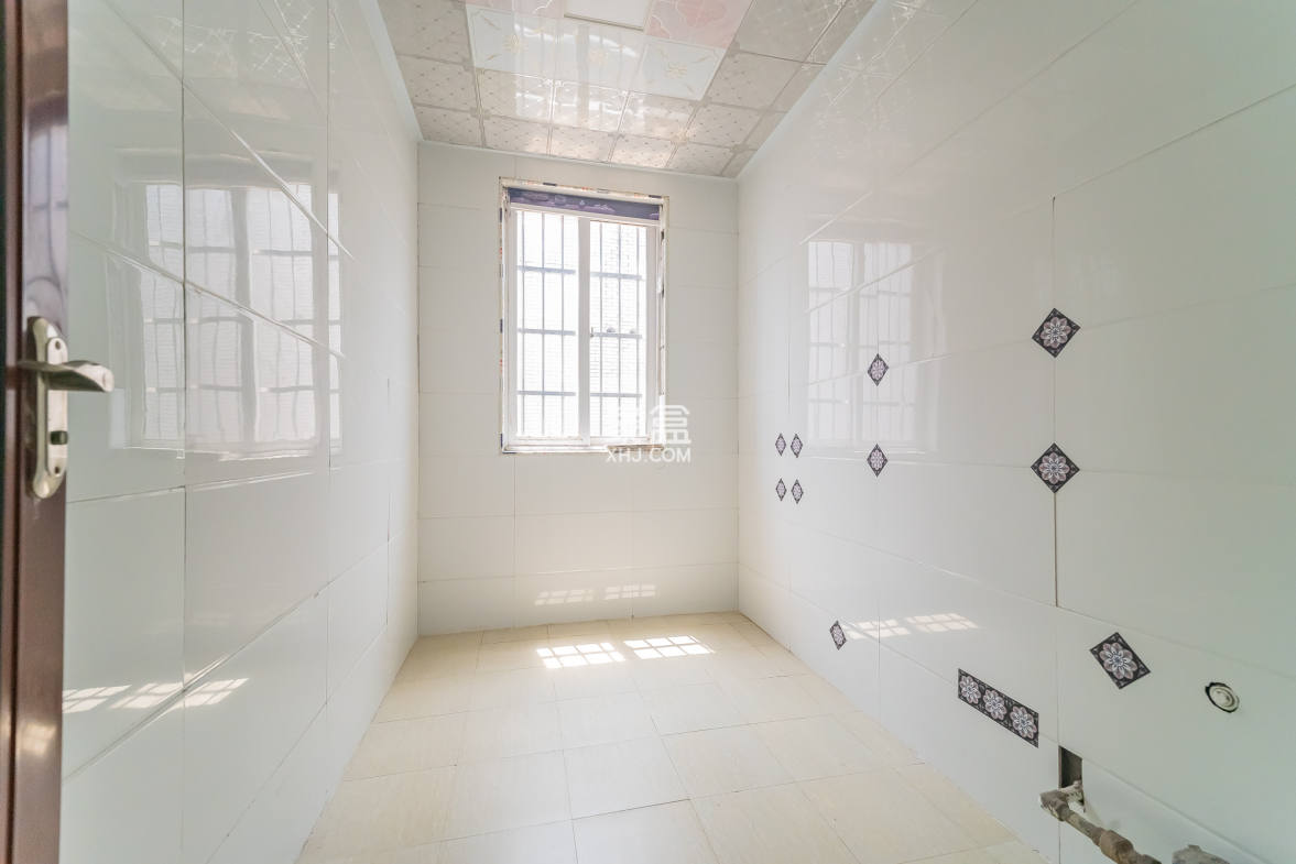 锦璨家园 3室2厅2卫 59.00万 锦璨家园 3室2厅2卫 59.00万卫生间