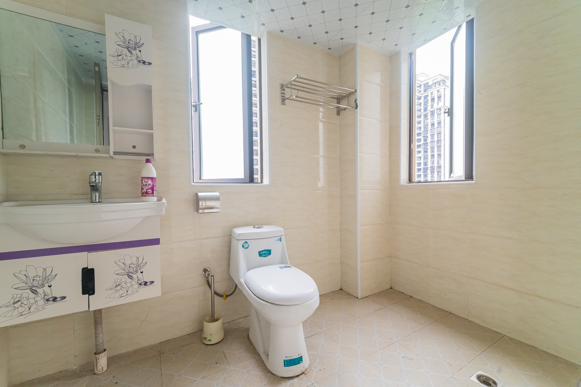 星湖湾一期高层  3室2厅1卫    105.0万 星湖湾一期高层  3室2厅1卫    105.0万卫生间