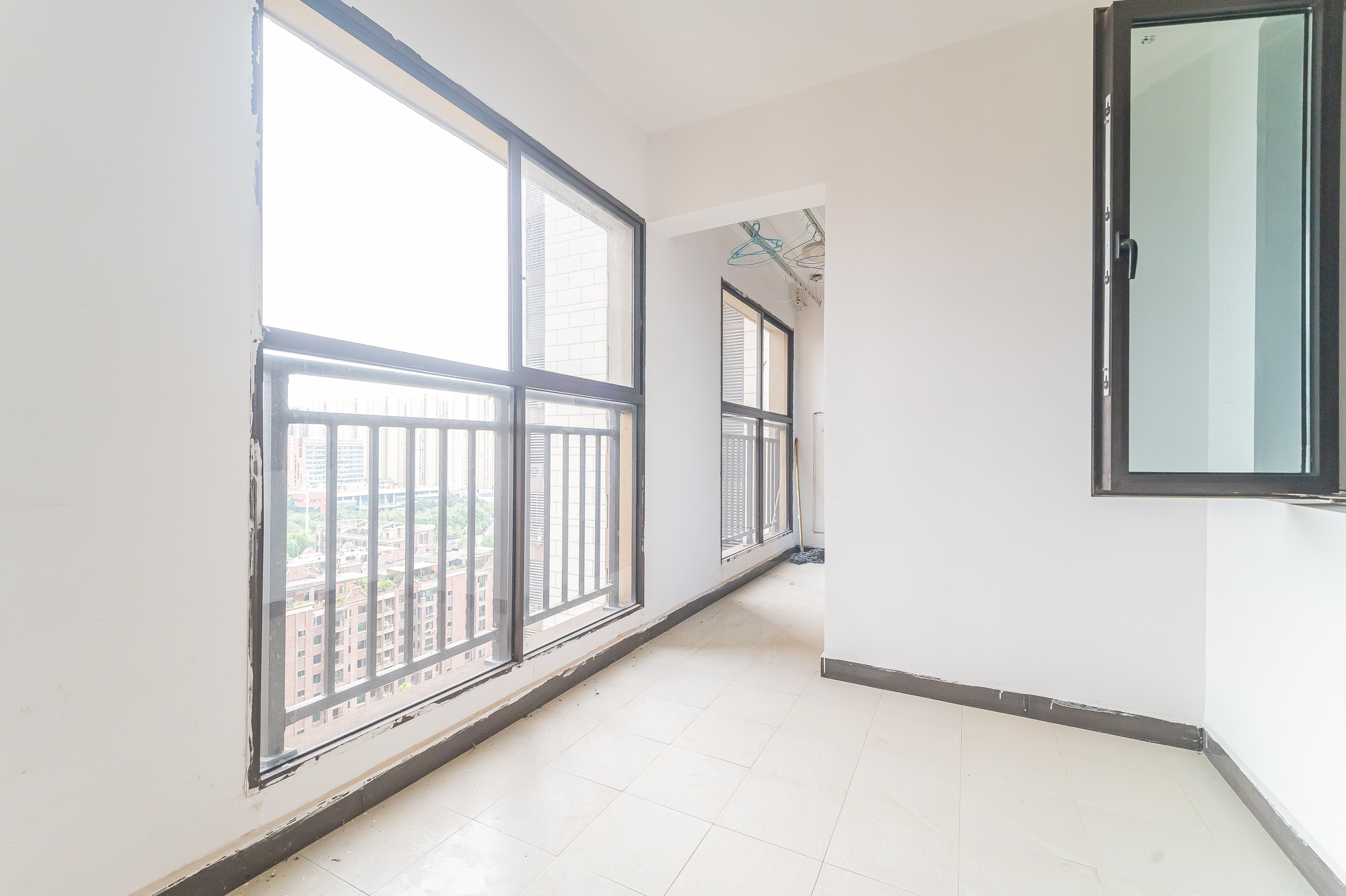 星湖湾一期高层  3室2厅1卫    105.0万 星湖湾一期高层  3室2厅1卫    105.0万阳台