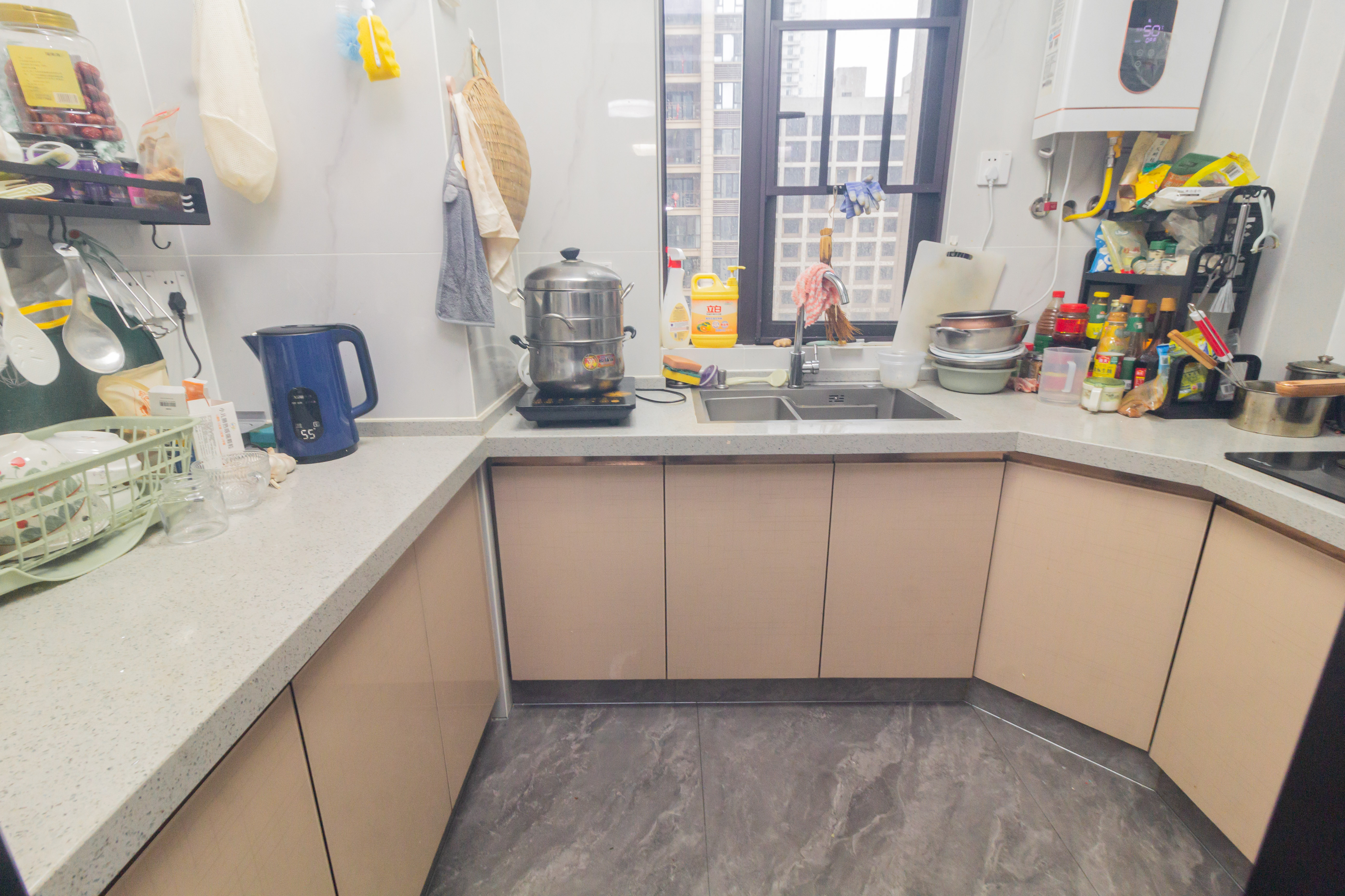 映悦星府  4室1厅2卫    95.0万 映悦星府  4室1厅2卫    95.0万厨房