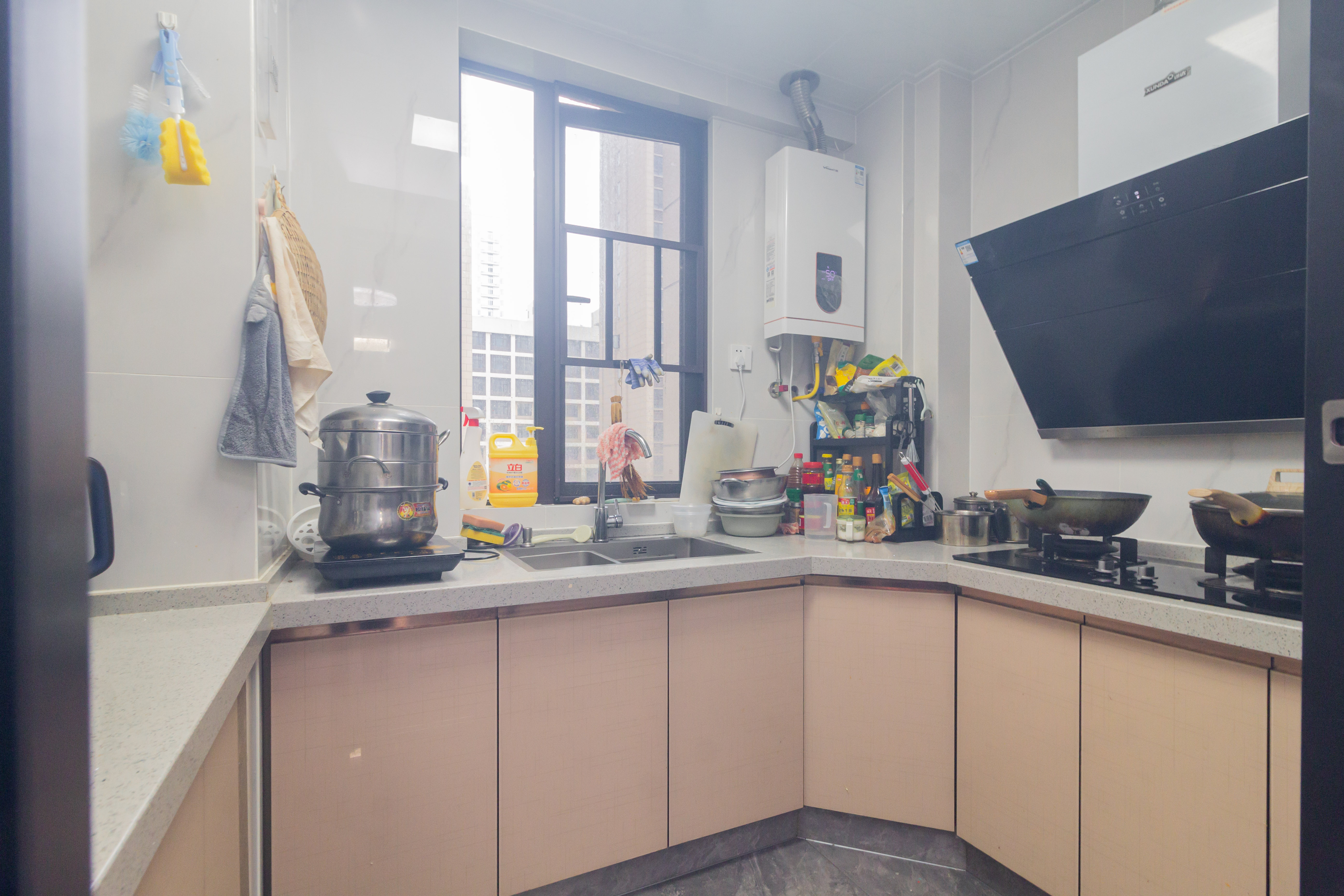 映悦星府  4室1厅2卫    95.0万 映悦星府  4室1厅2卫    95.0万厨房