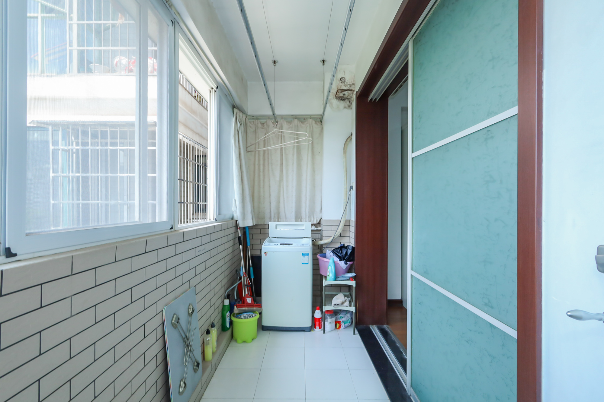 枫树园  3室2厅2卫   145.00万阳台