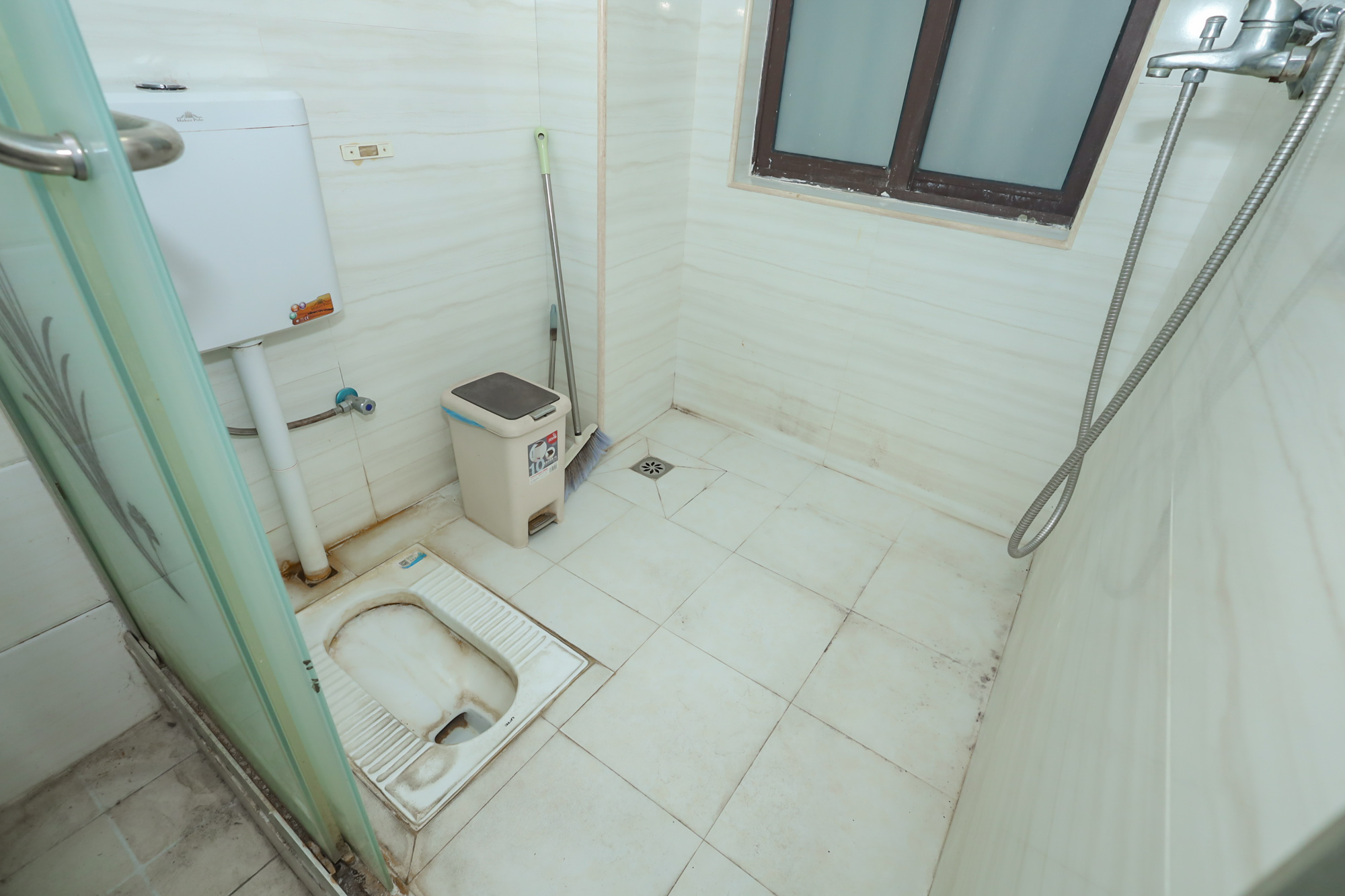 绿地中央广场  2室1厅1卫    72.0万卫生间