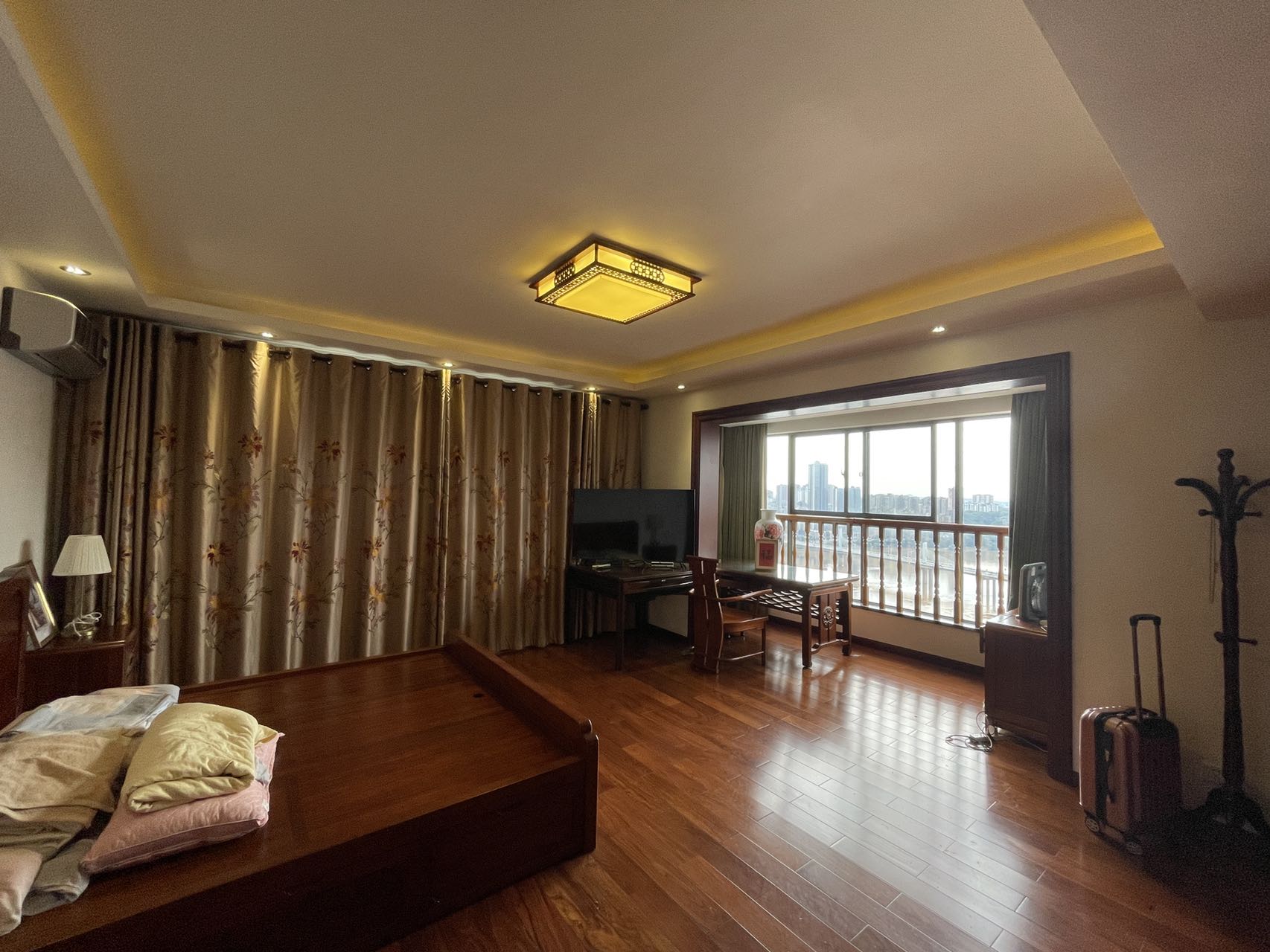 湘银金色阳光 5室2厅2卫 220.0万 湘银金色阳光 5室2厅2卫 220.0万室内图