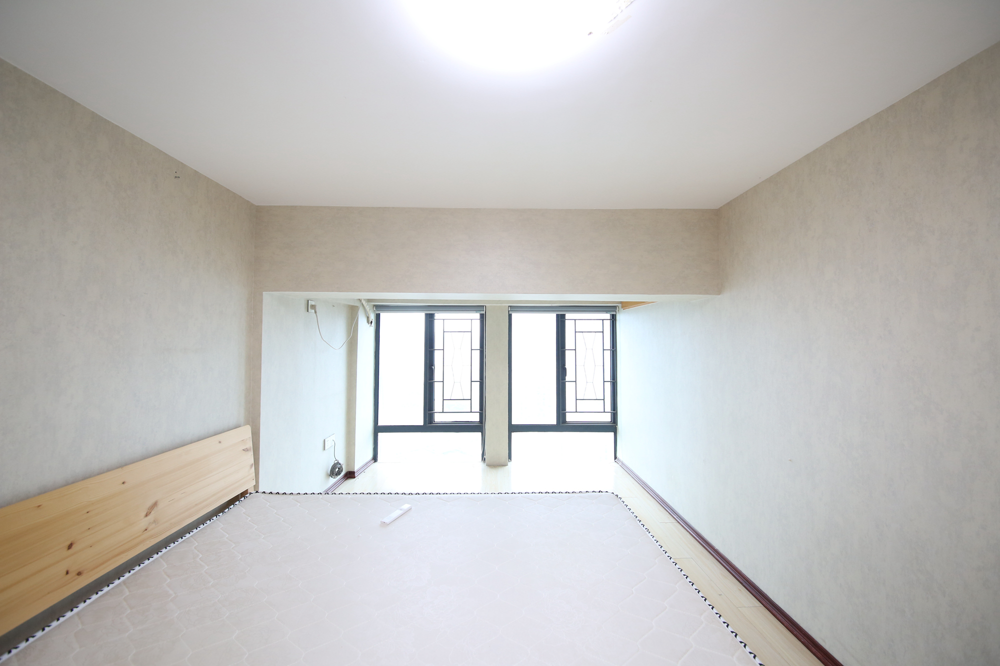 融圣国际  1室1厅1卫    46.0万卧室