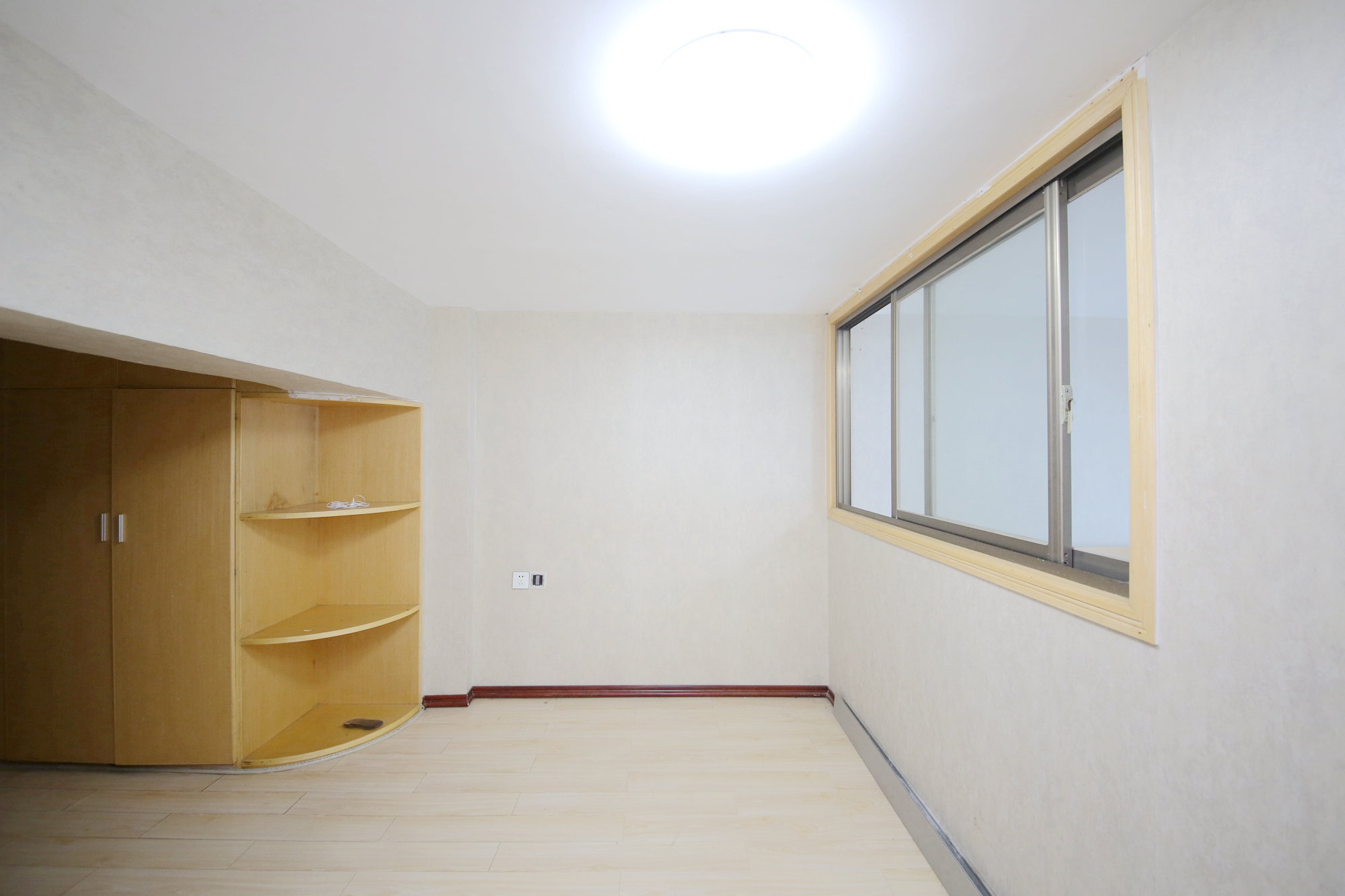 融圣国际  1室1厅1卫    46.0万卧室