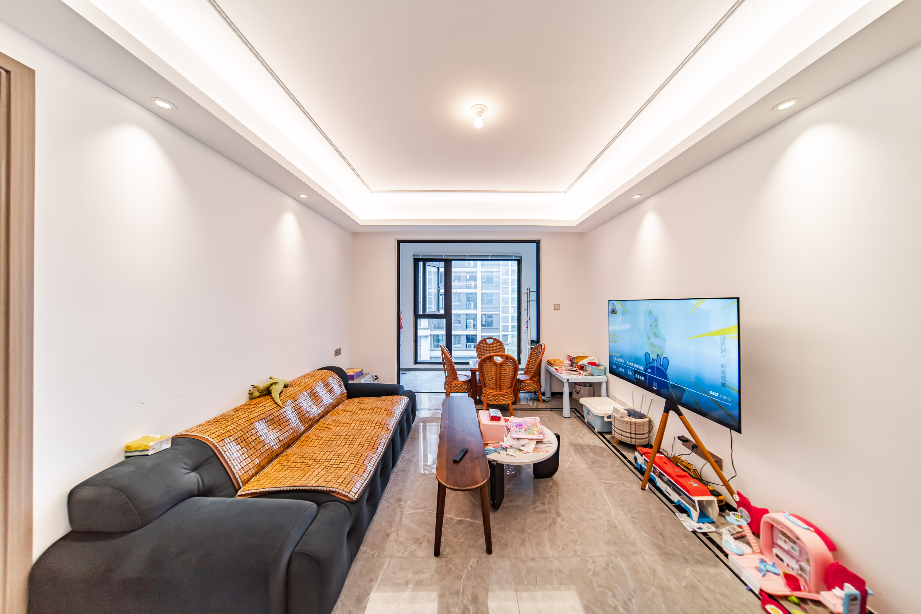 建发电建江山悦 3室2厅2卫 130.0万 建发电建江山悦 3室2厅2卫 130.0万客厅