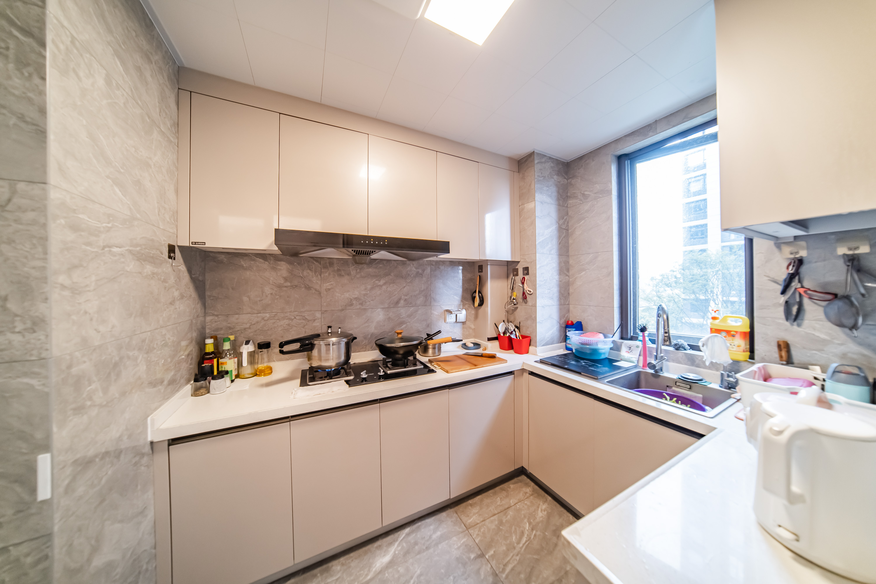 建发电建江山悦 3室2厅2卫 130.0万 建发电建江山悦 3室2厅2卫 130.0万厨房