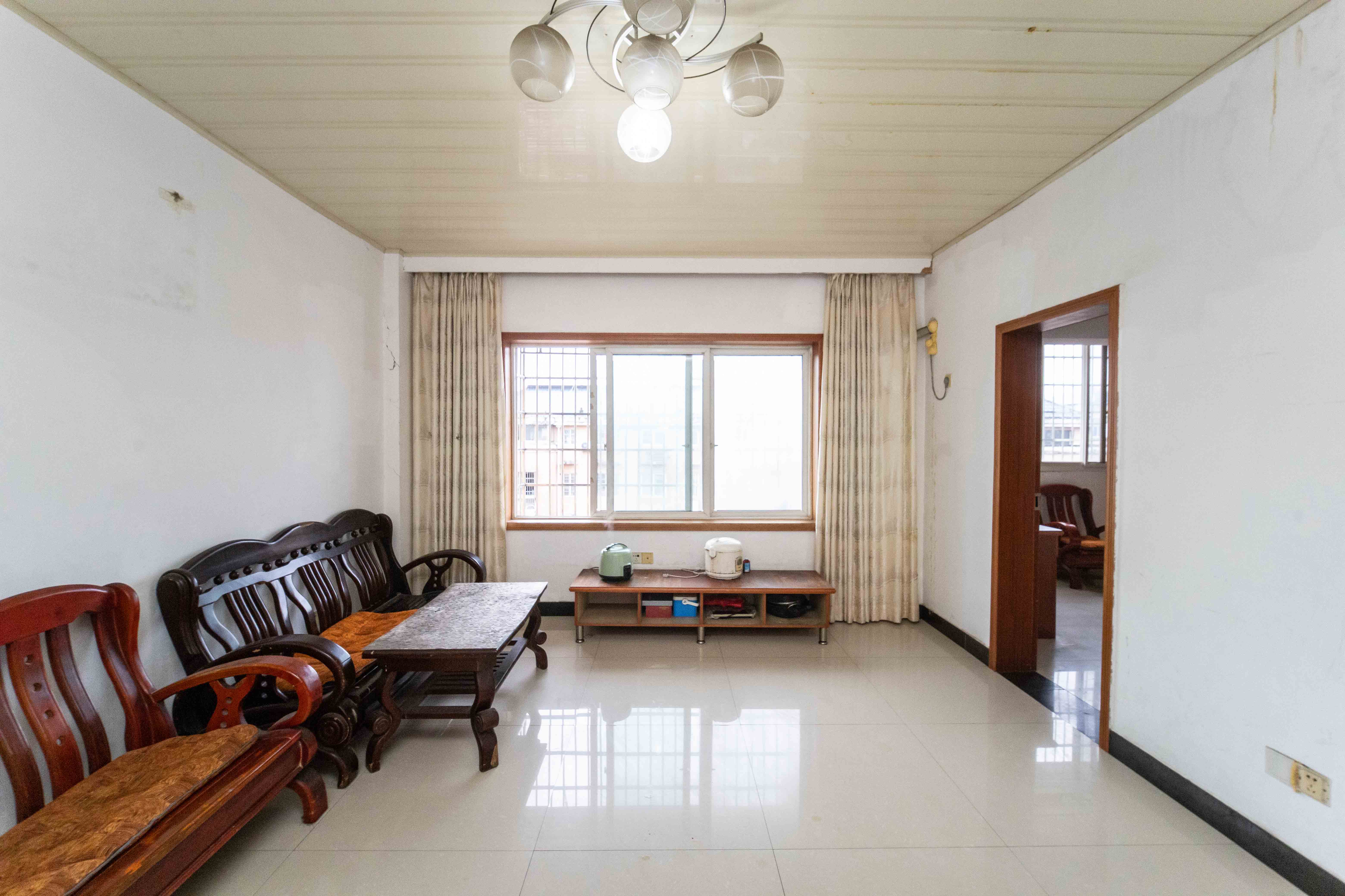 长建建材市场  3室2厅2卫    45.0万 长建建材市场  3室2厅2卫    45.0万客厅